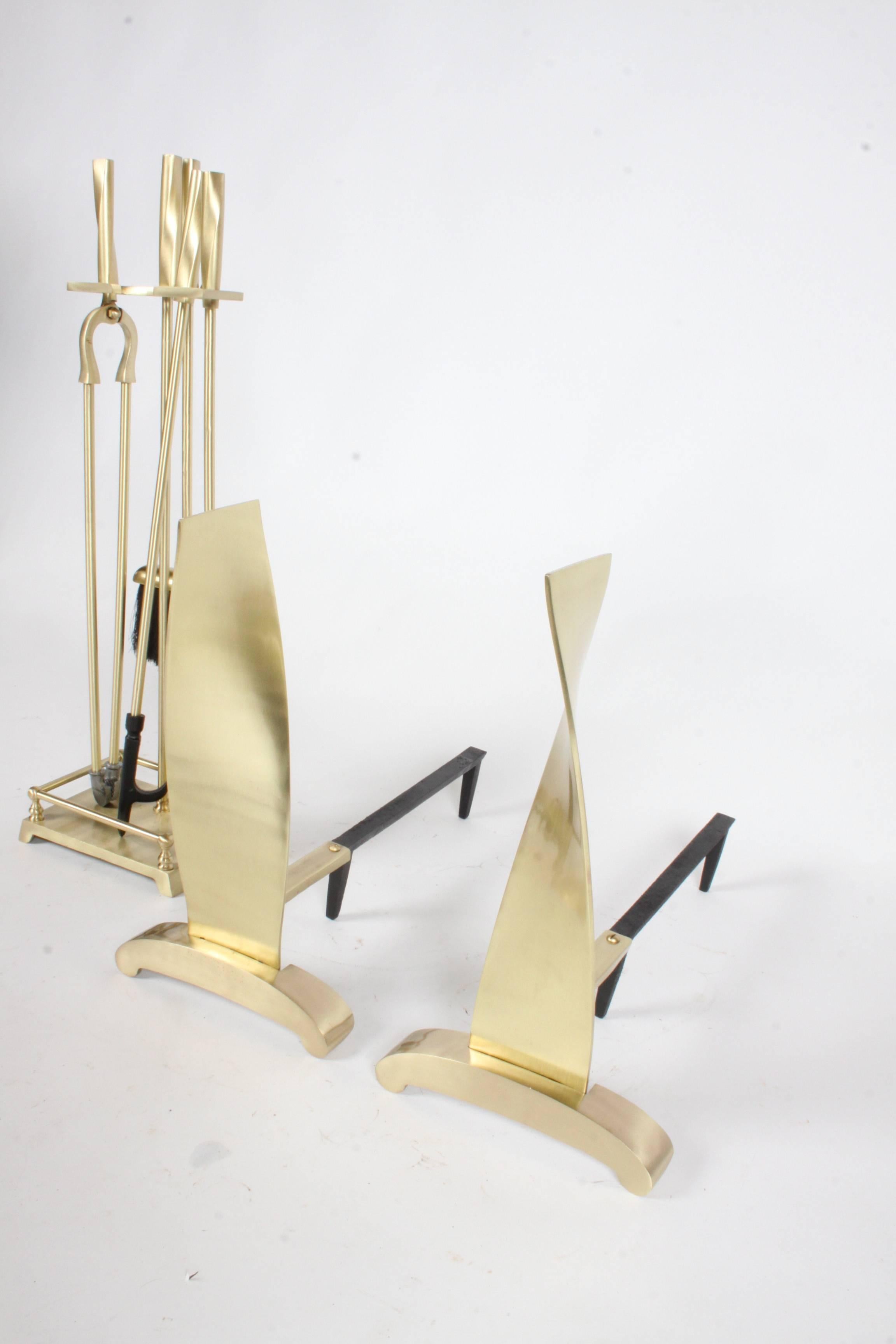 Brass Art Deco Modern torqued Andirons and Fire Tools Set, Deskey Style For Sale 3