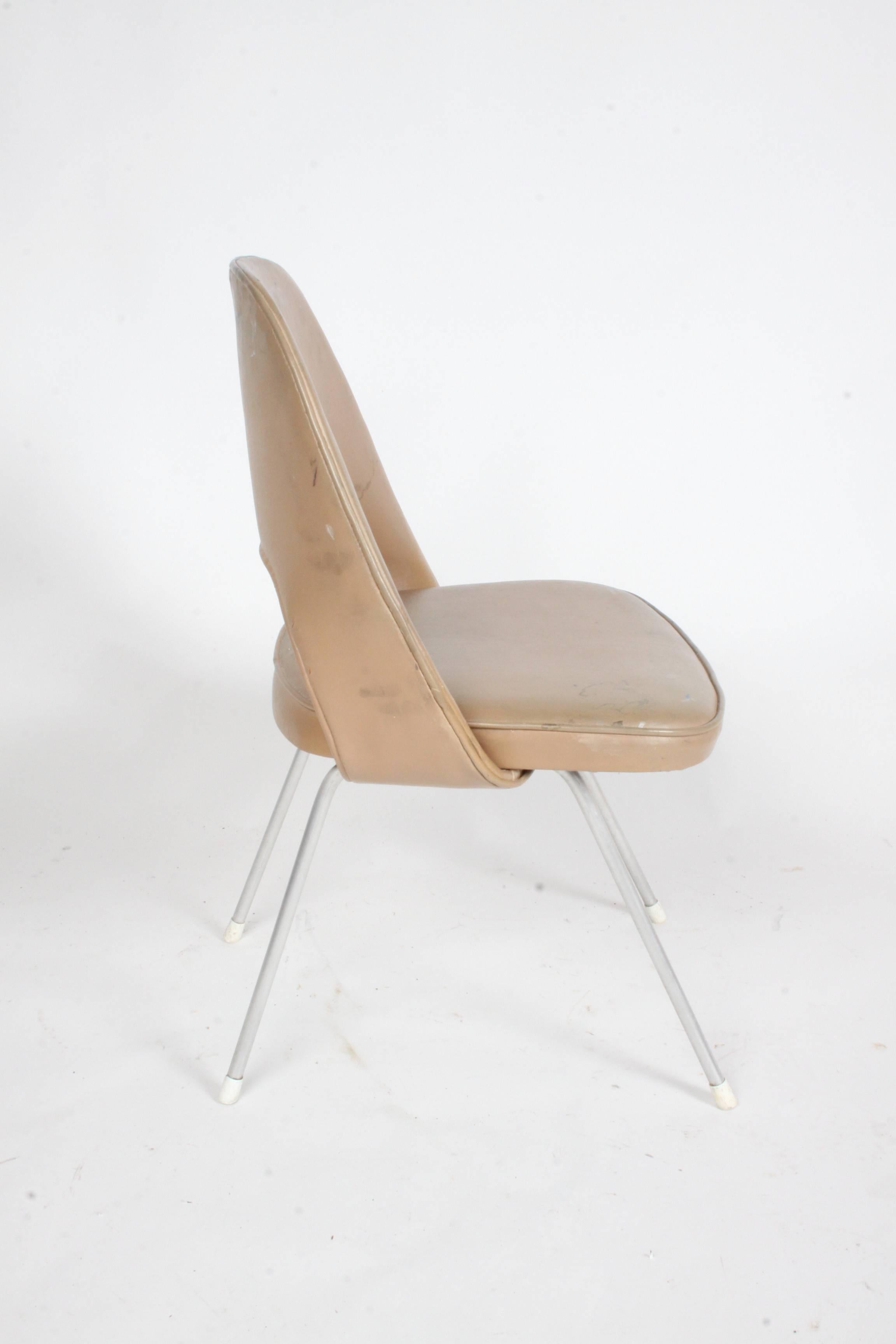 Mid-Century Modern Early Version of Eero Saarinen Side or Desk Chair for Knoll For Sale