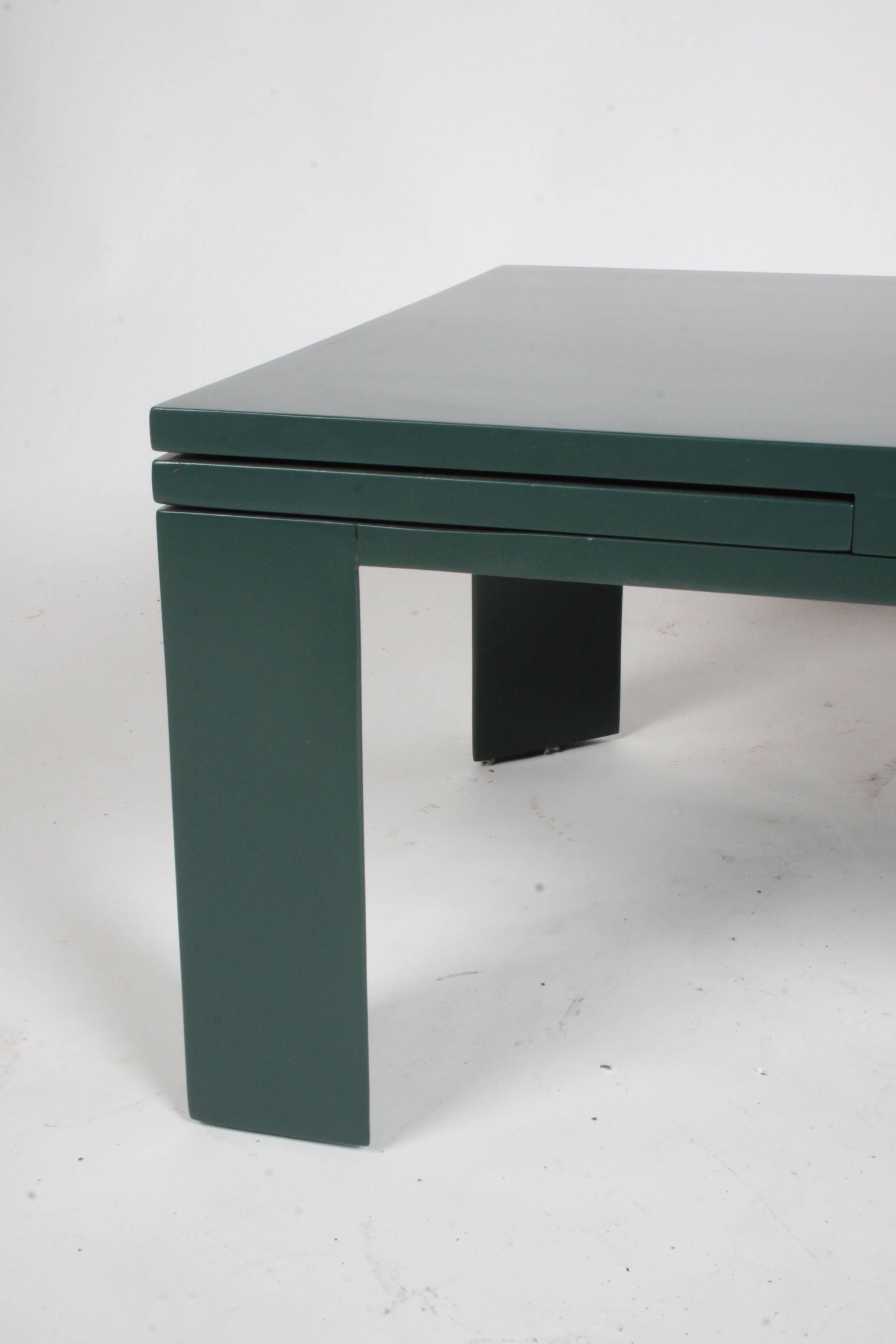 Edward Wormley for Dunbar MCM Expandable Lacquered Hunter Green Coffee Table In Excellent Condition For Sale In St. Louis, MO