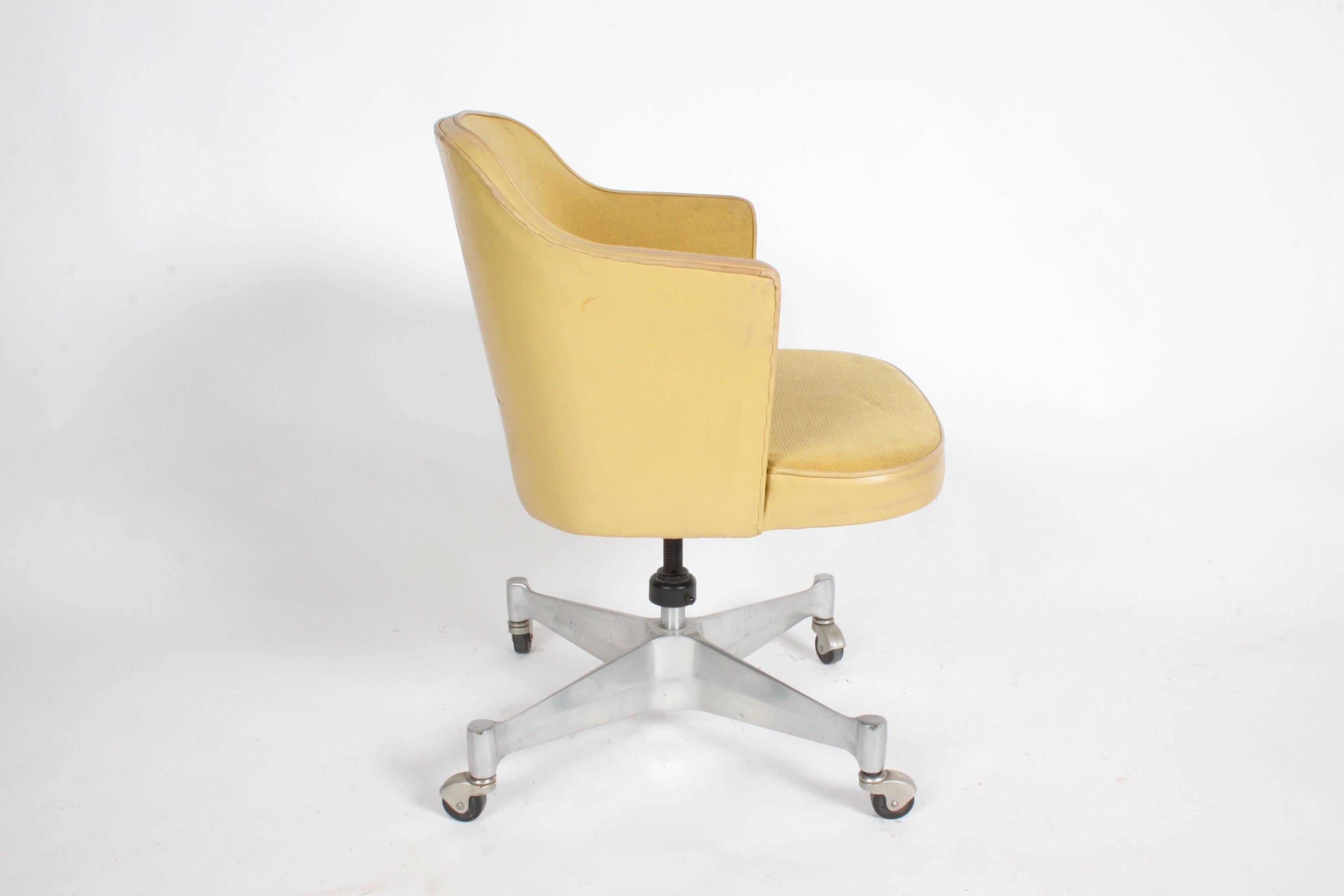 George Nelson for Herman Miller Low Desk Chair In Good Condition In St. Louis, MO