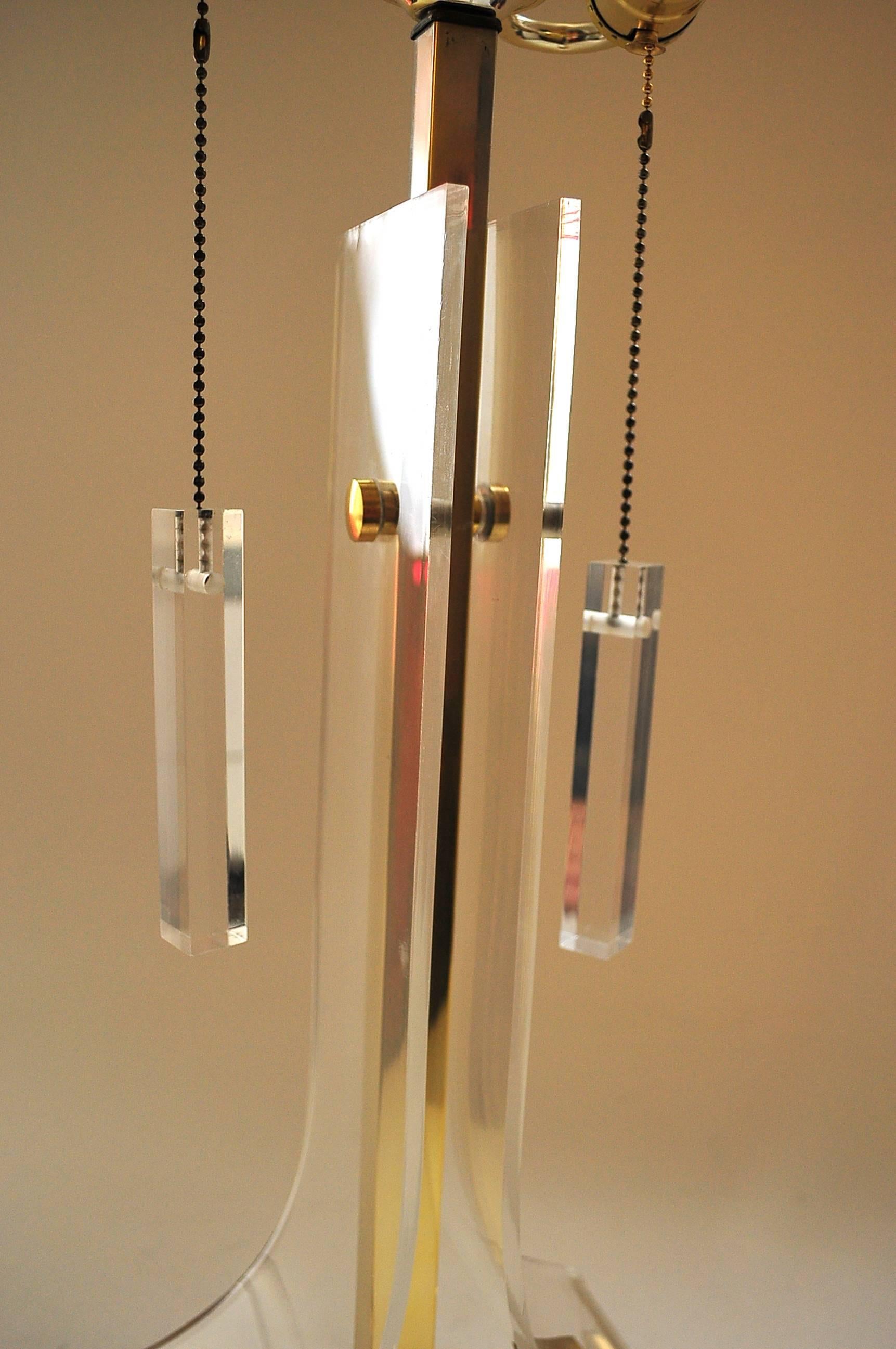 Pair of Laurel 1970s Lucite and Brass Lamps 4