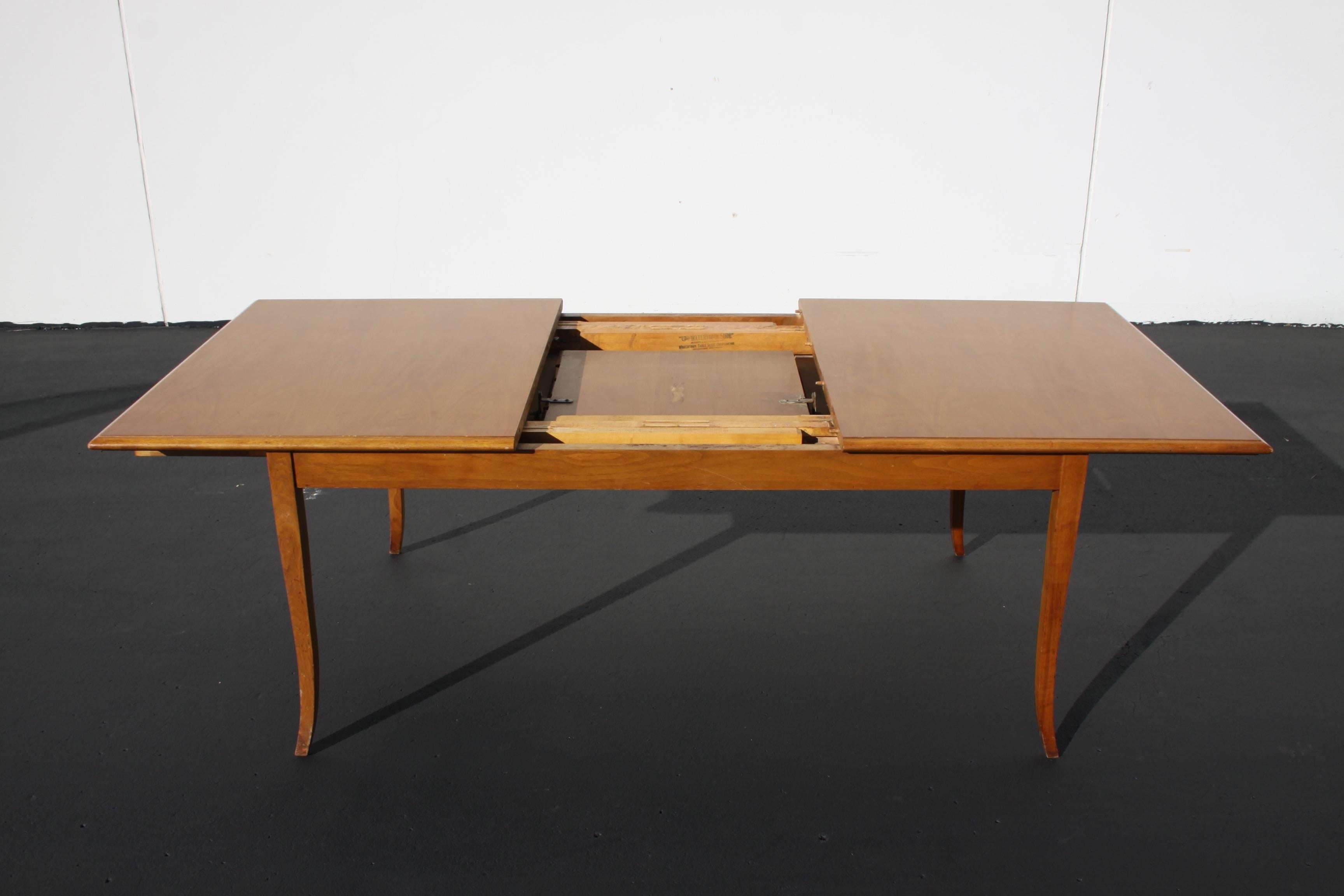 Mid-20th Century T.H. Robsjohn-Gibbings for Widdicomb Saber Leg Dining Table with Built in Leaves