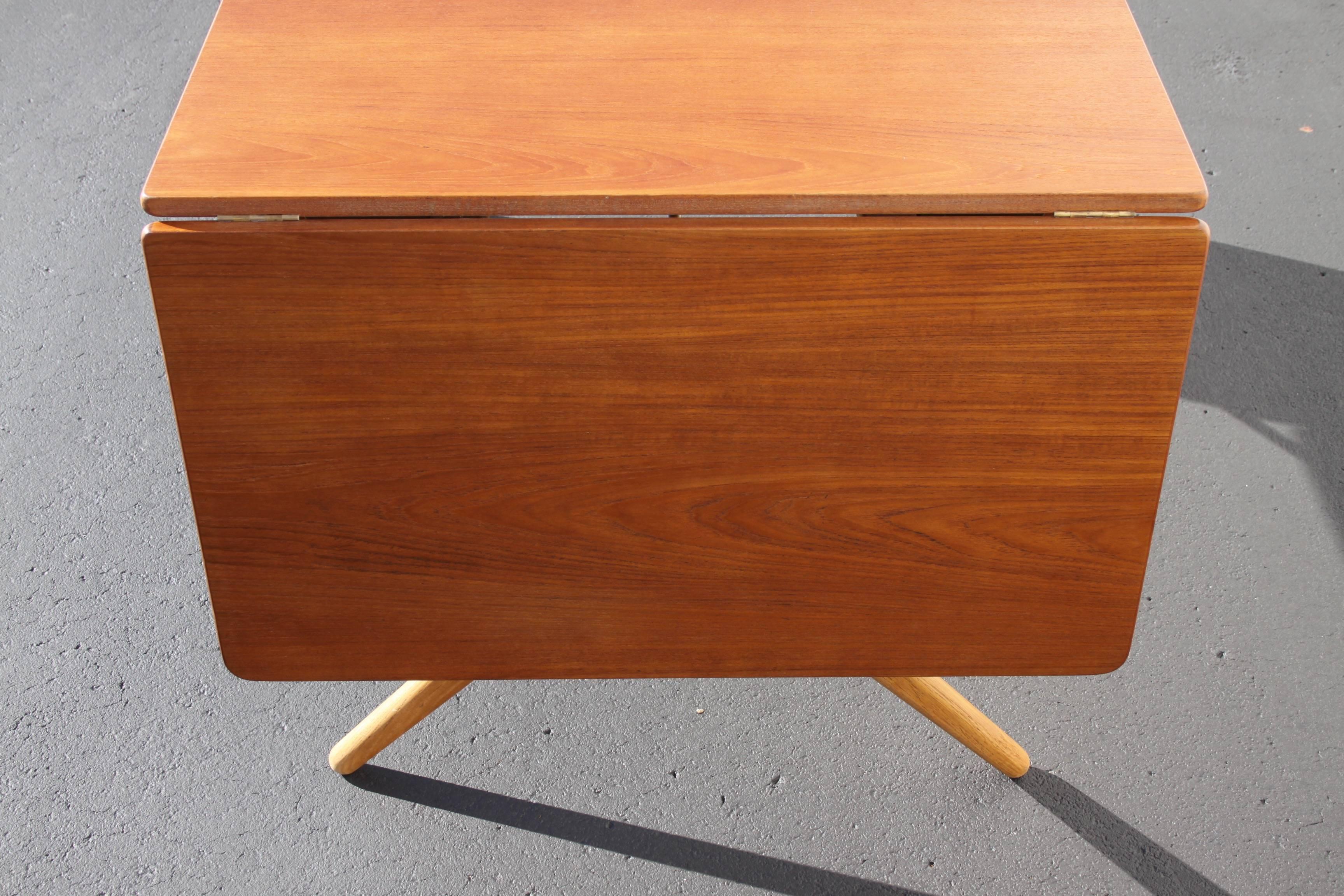 Mid-Century Modern Hans J. Wegner Drop-Leaf Dining Table Model AT-309, Beautifully Restored For Sale