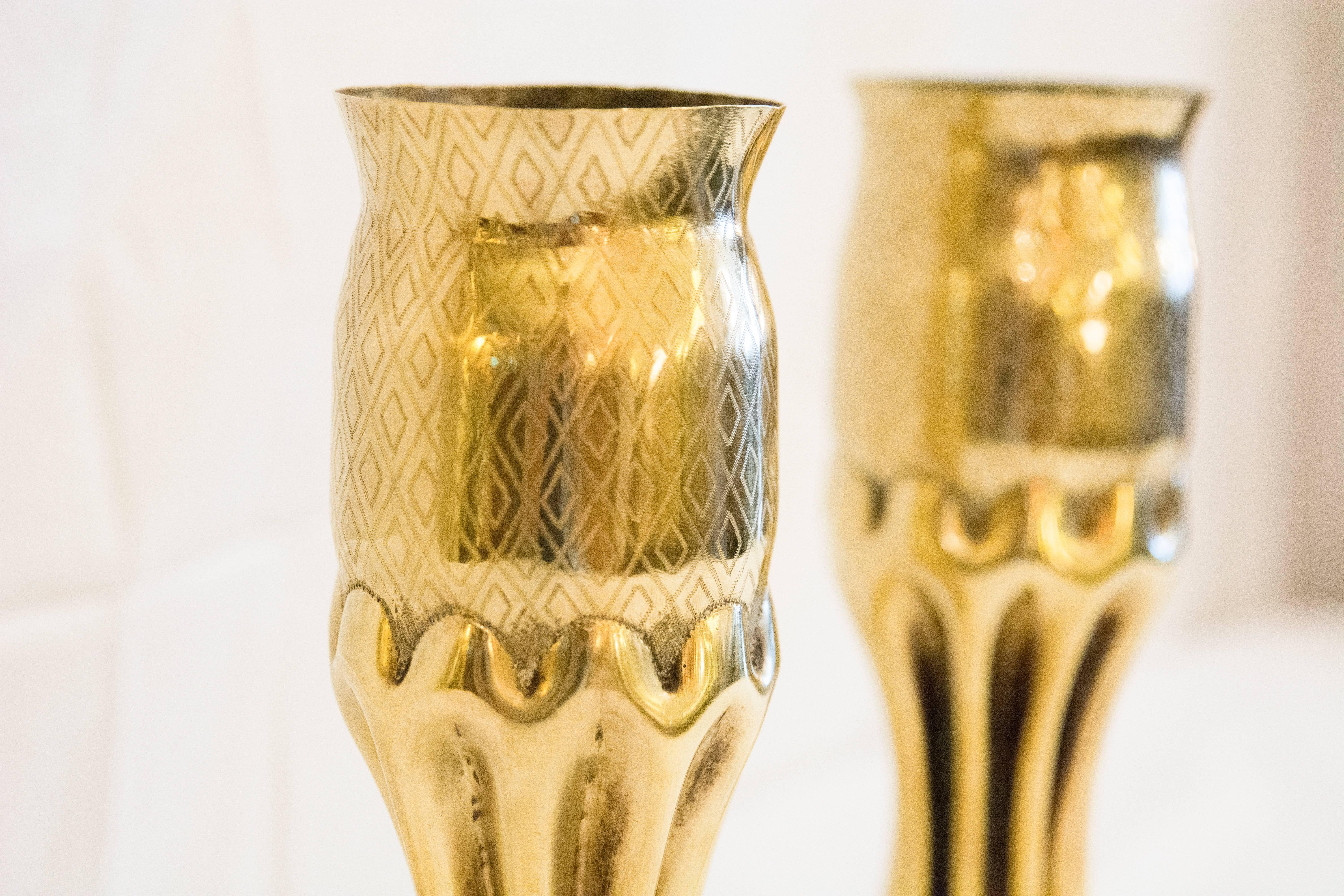 Pair of WWI trench art vases with deep fluting and intricate pineapple detailing on top. British 13Pr 9cwt shells, 1916 & 1917. 