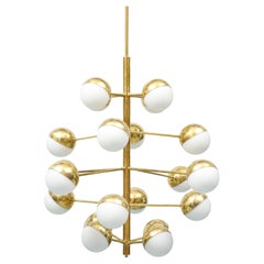 Spectaculaire paire de globes en laiton et opalin  Pendentifs