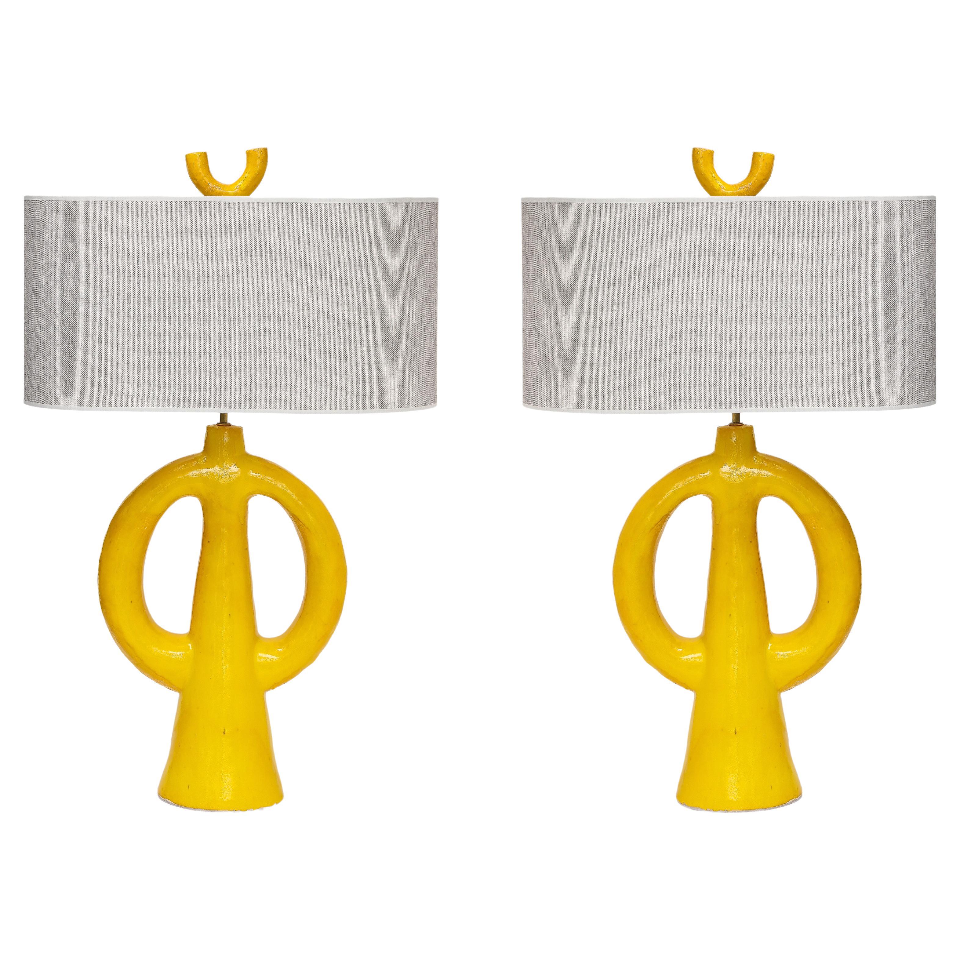 Jacques Darbaud Ein Paar gelbe Keramik-Tischlampen