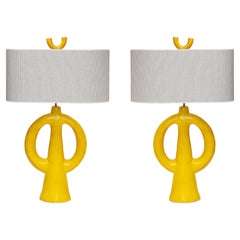 Paire de lampes de bureau en céramique jaune de Jacques Darbaud