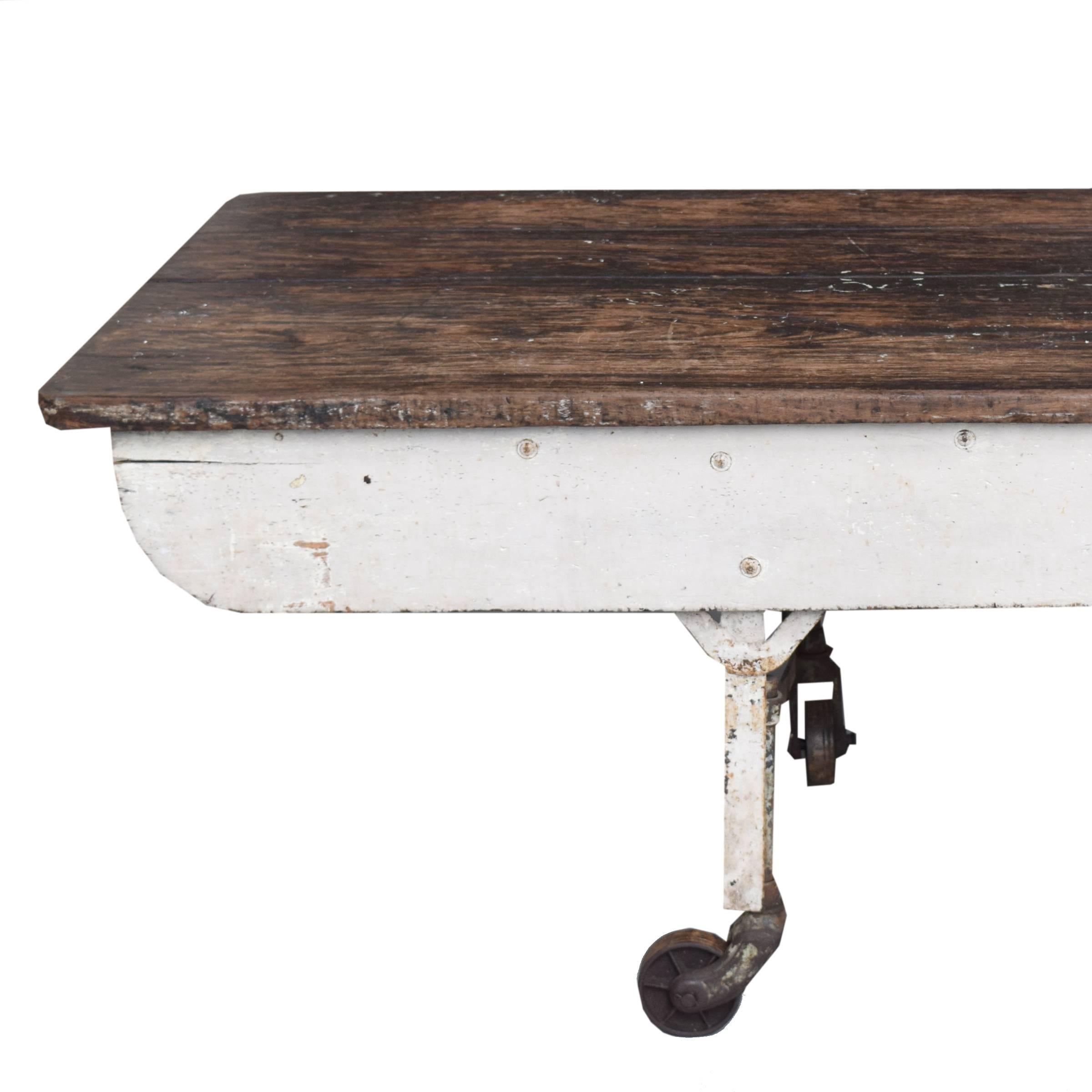 20ième siècle Table de Baker argentine en vente