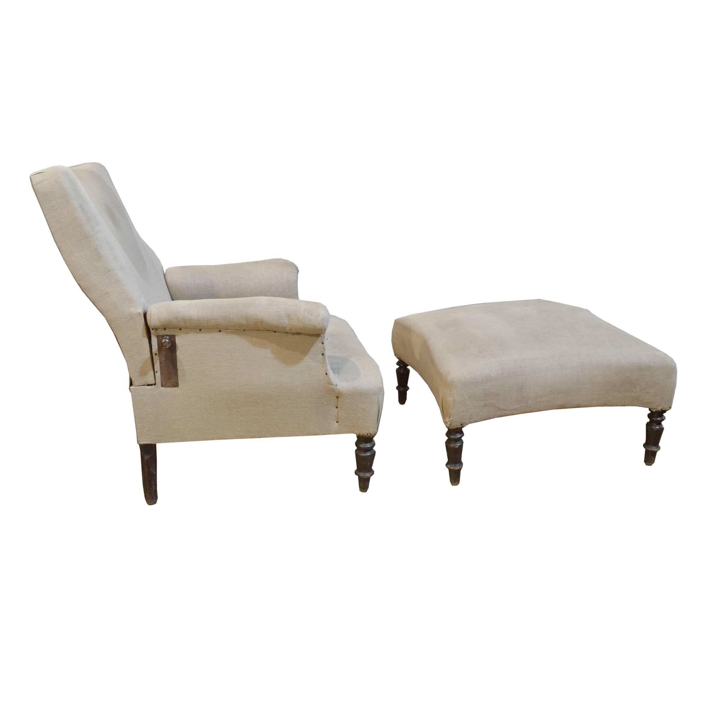 A French Napoleon III reclining chair and ottoman with turned wood legs upholstered in muslin, 19th century.

Ottoman is 26