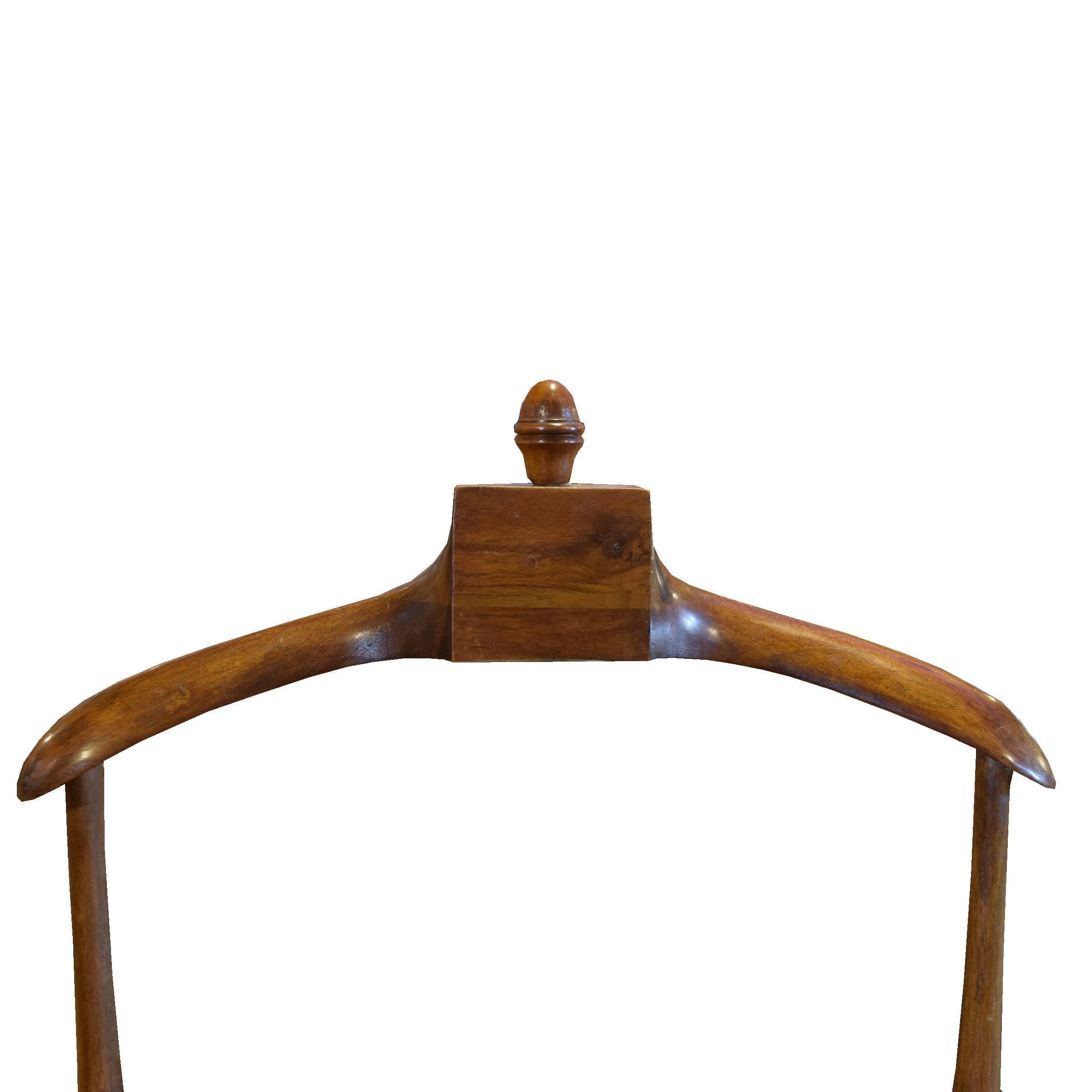 Italian Wood Valet Stand In Excellent Condition In Chicago, IL