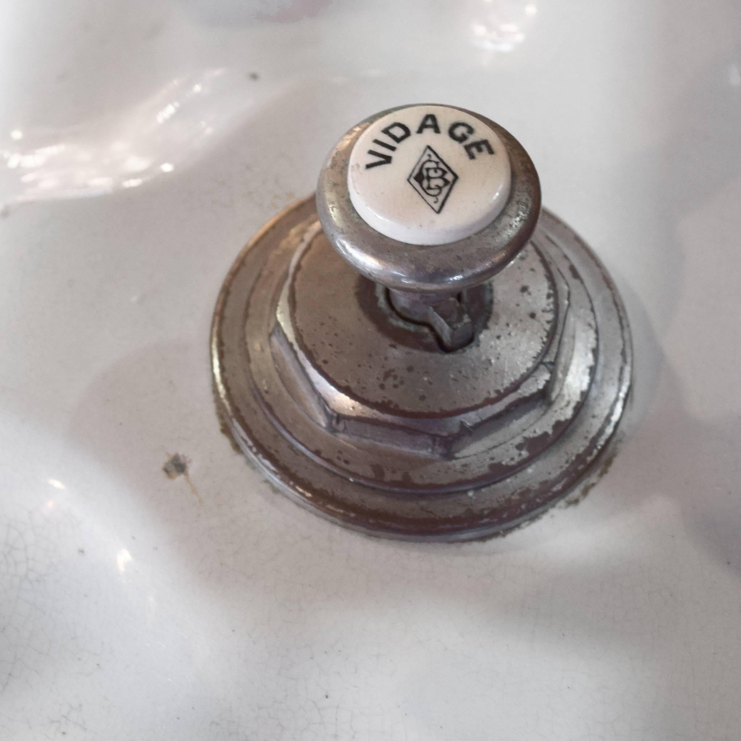 French Porcelain Pedestal Sink 1