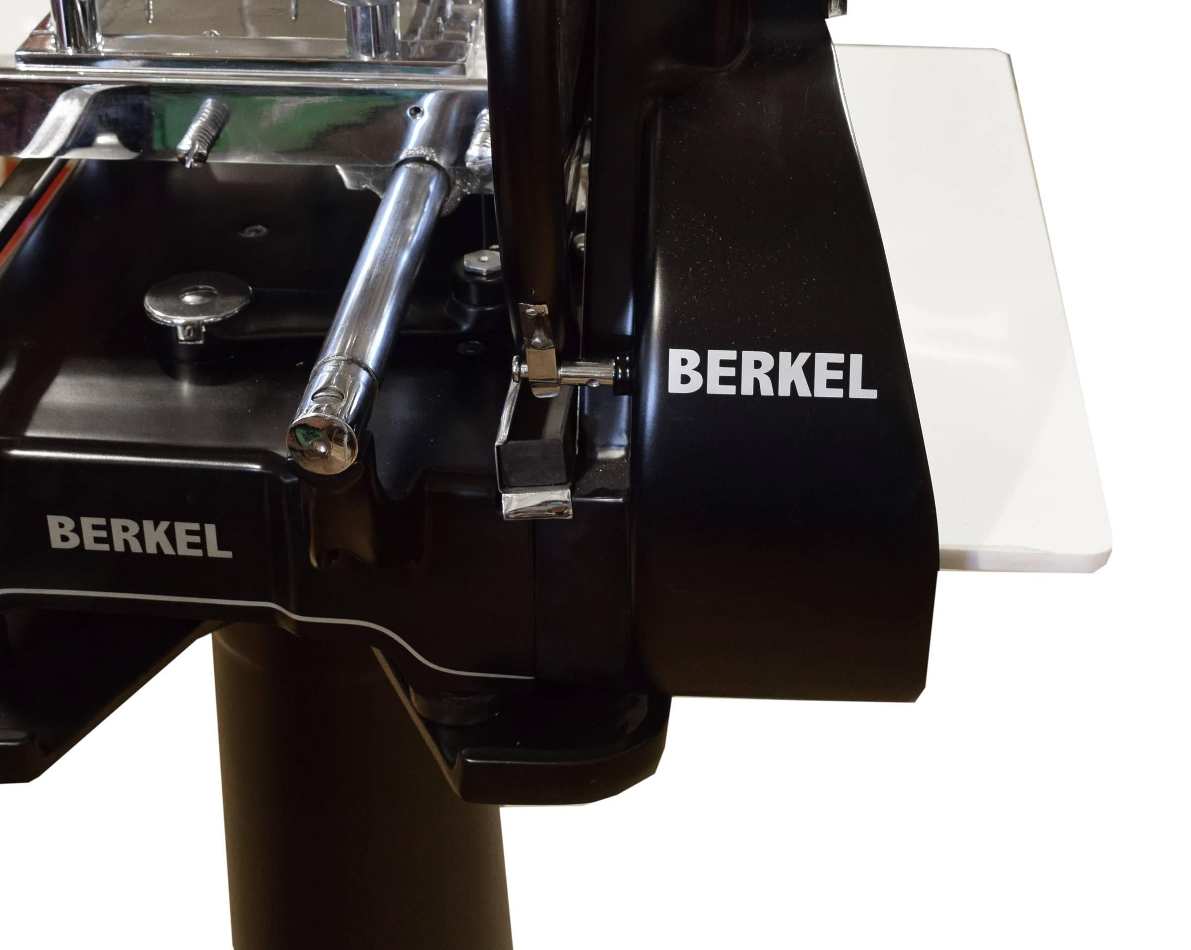 Berkel Slicing Machine Model P In Excellent Condition In Chicago, IL