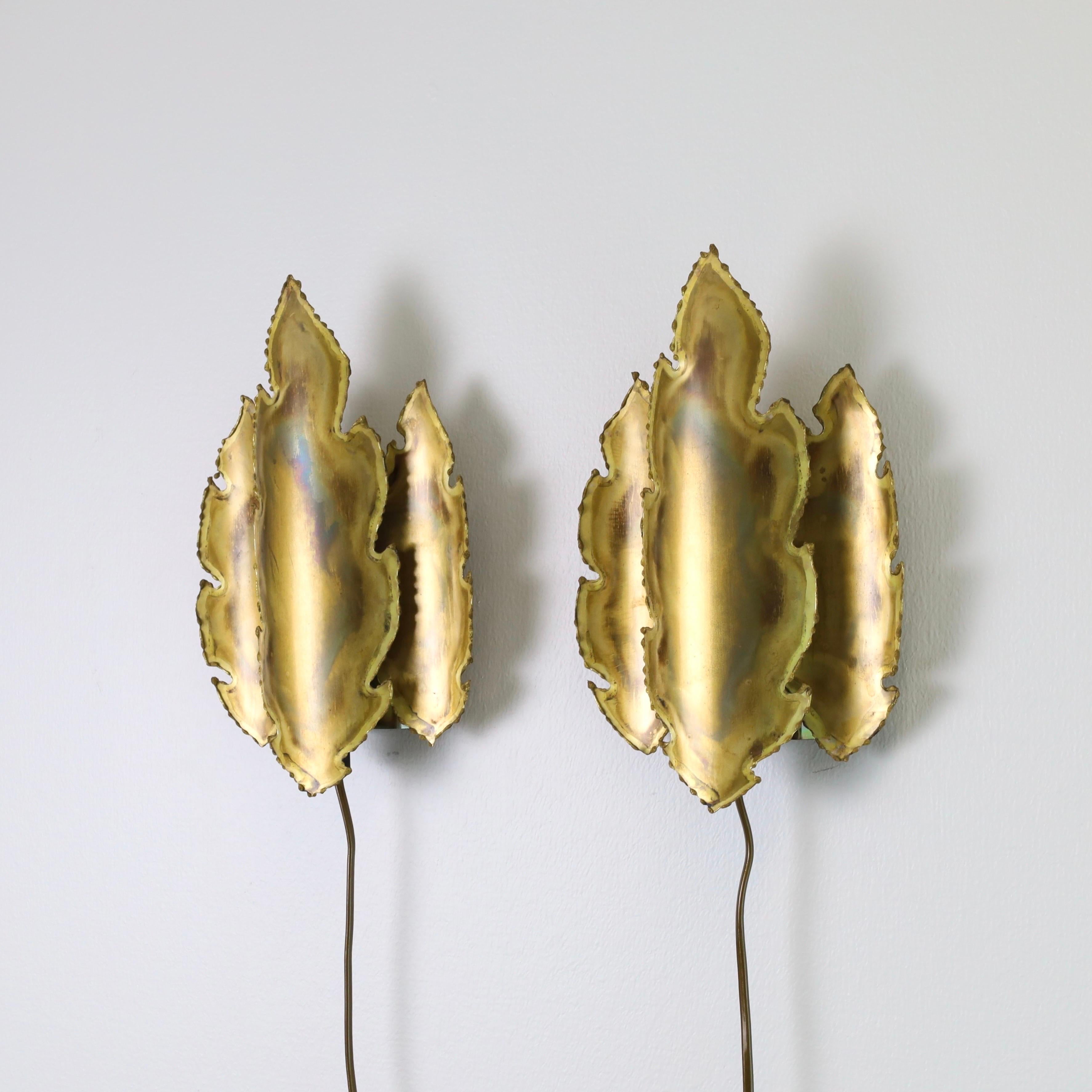 Mid-20th Century Pair of Leaf-Shaped Brass Wall Lamps by Svend Aage Holm Sorensen, 1960s, Denmark For Sale