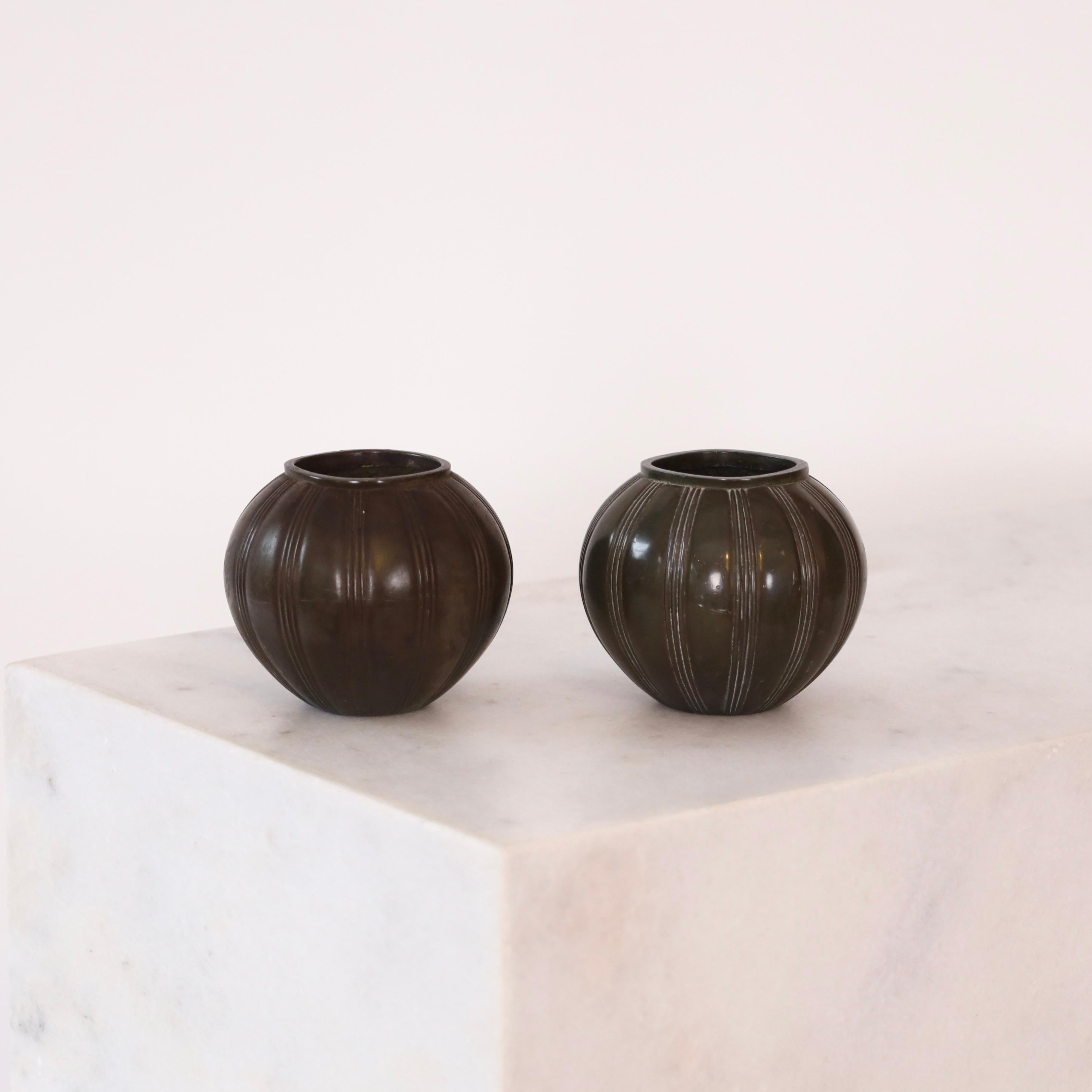 Danese Coppia di vasi rotondi Art Déco di Just Andersen, anni '30, Danimarca in vendita