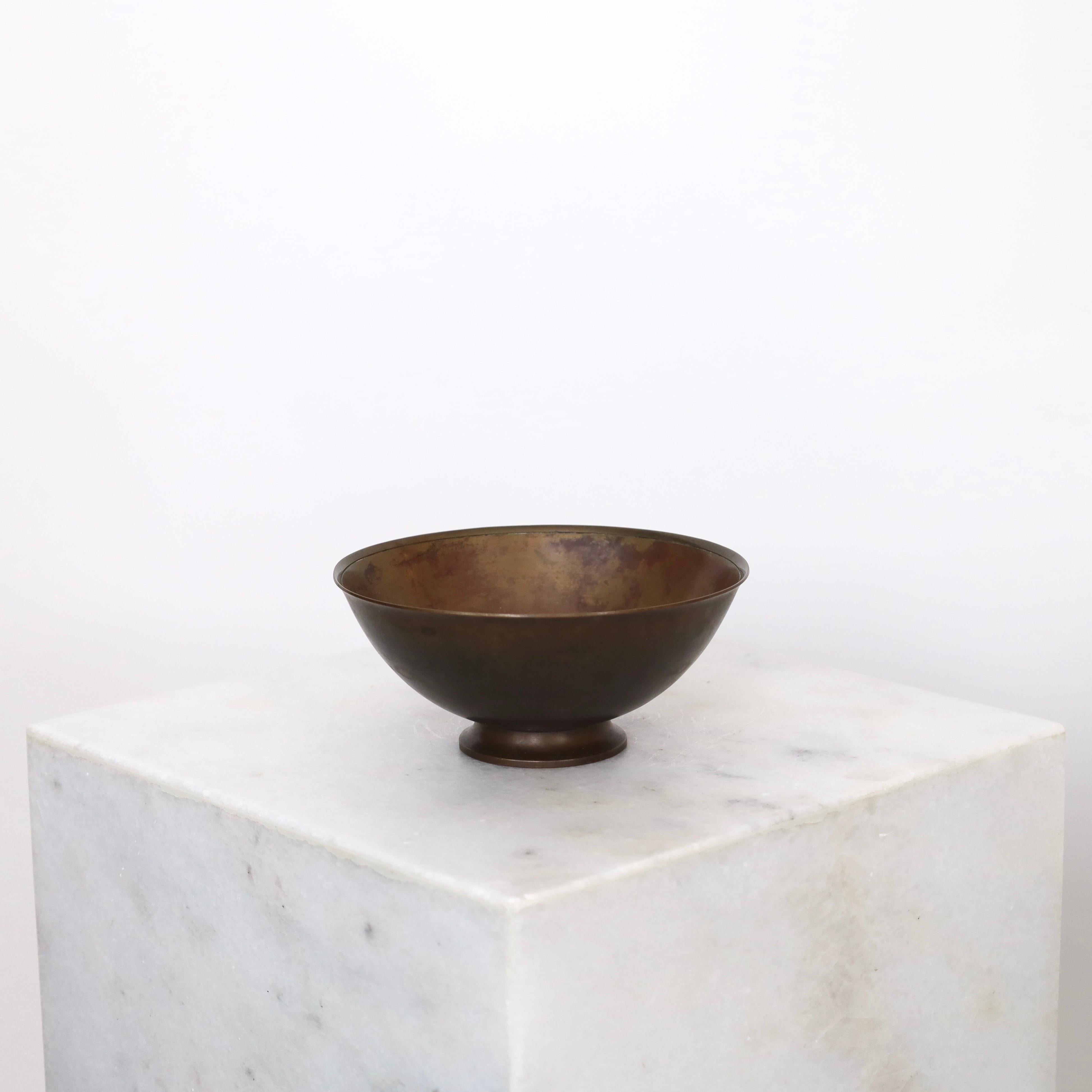 Mid-20th Century Set of Art Deco Bronze Plate and Bowl by Just Andersen, 1930s, Denmark For Sale