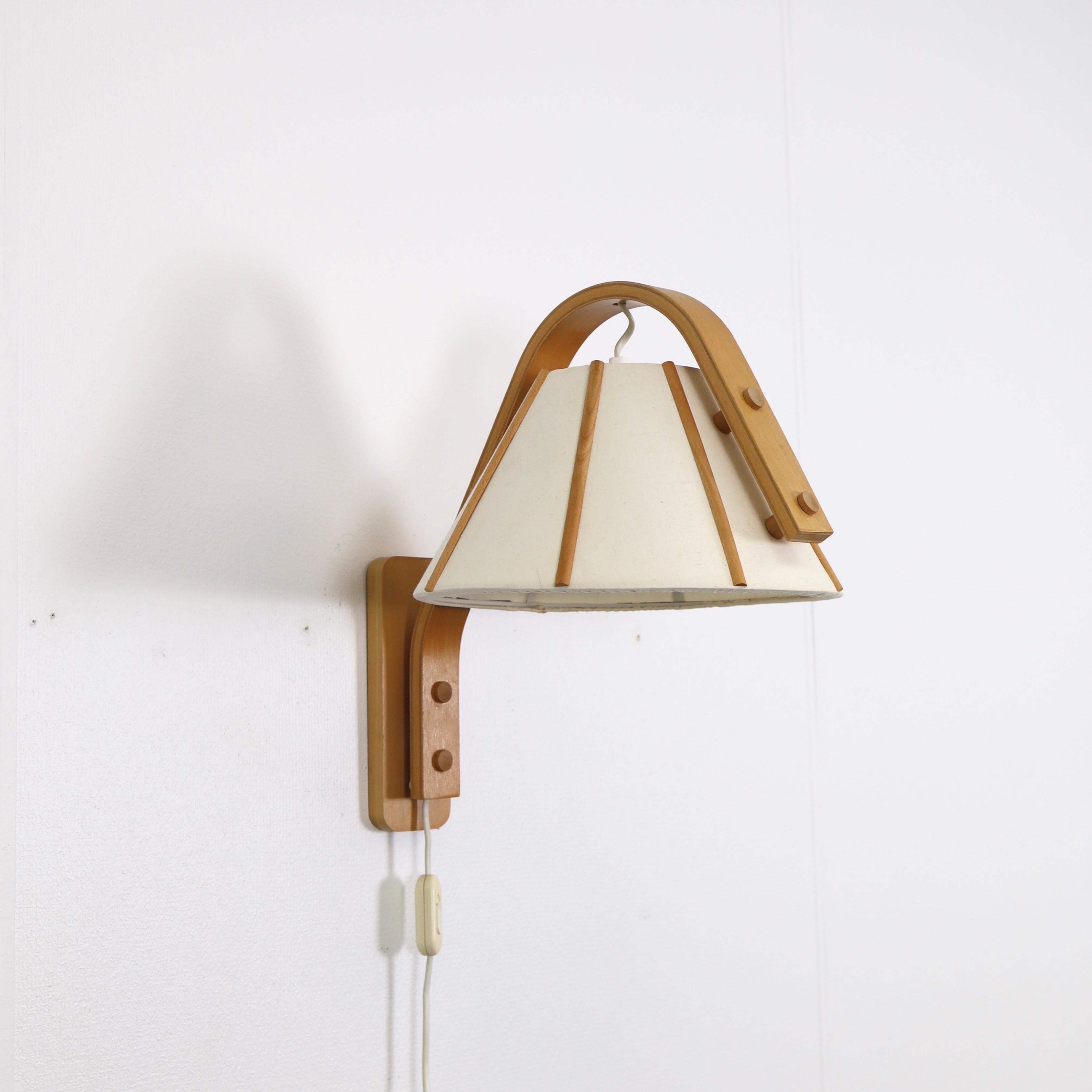 Aplique moderno escandinavo de madera de haya de Jan Wickelgren, años 70, Suecia en Bueno estado para la venta en Værløse, DK