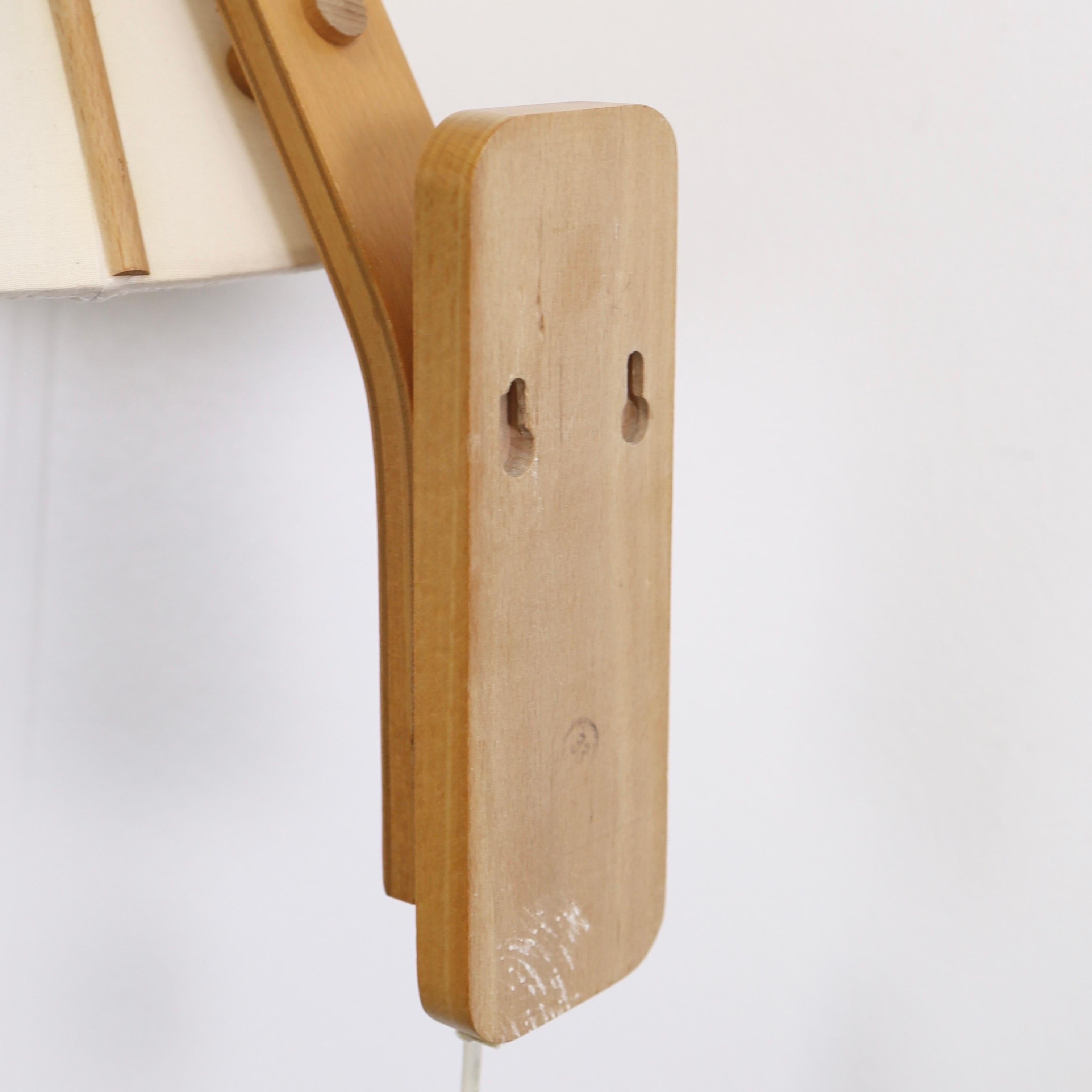 Aplique moderno escandinavo de madera de haya de Jan Wickelgren, años 70, Suecia en venta 6