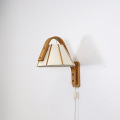 Scandinavian Modern Beech wood wall lamp by Jan Wickelgren, 1970s, Sweden