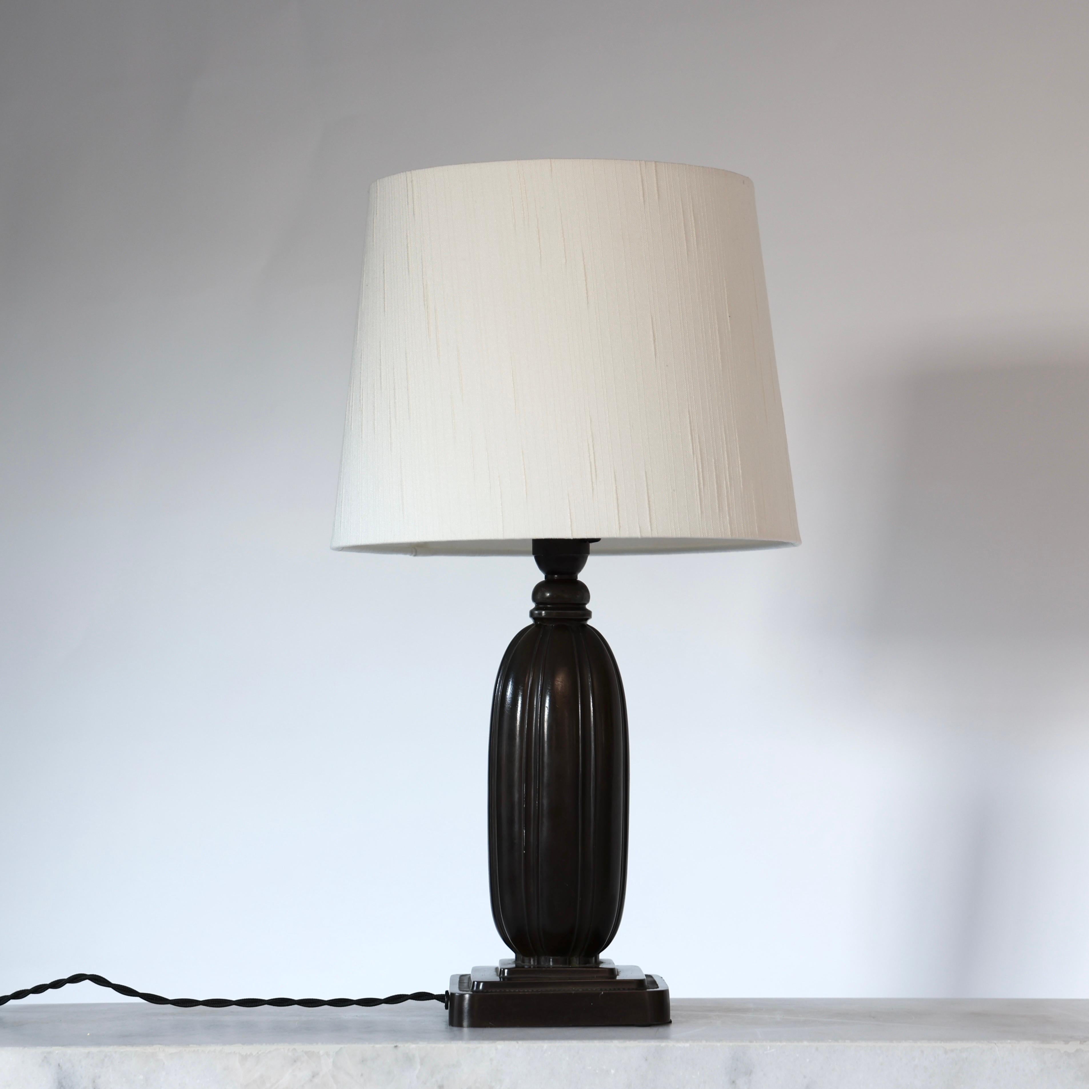 Quadratische Tischlampe von Just Andersen, 1930er Jahre, Dänemark (Dänisch) im Angebot