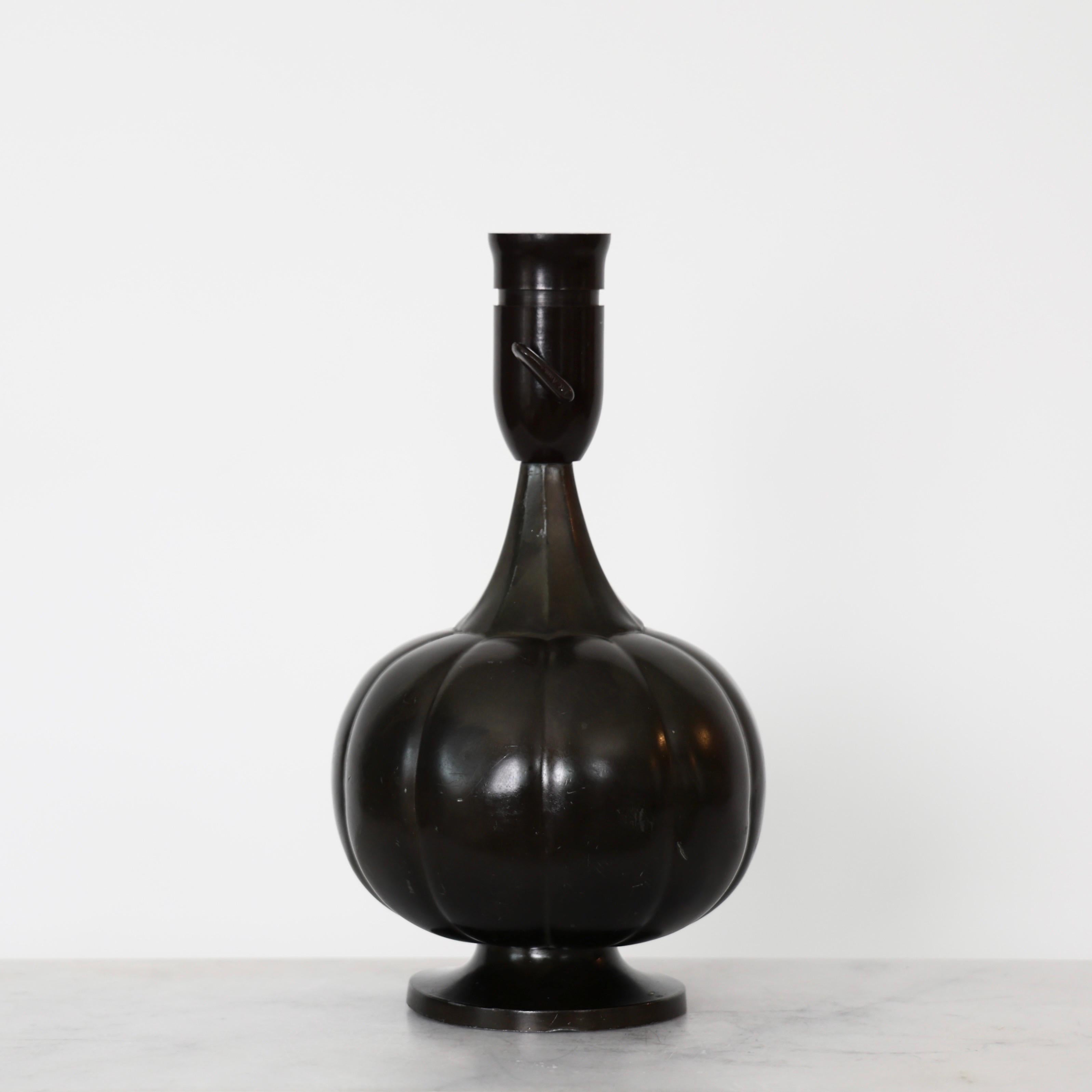 Lampada da tavolo Diskometal a forma di zucca di Just Andersen, anni '20, Danimarca in vendita 2