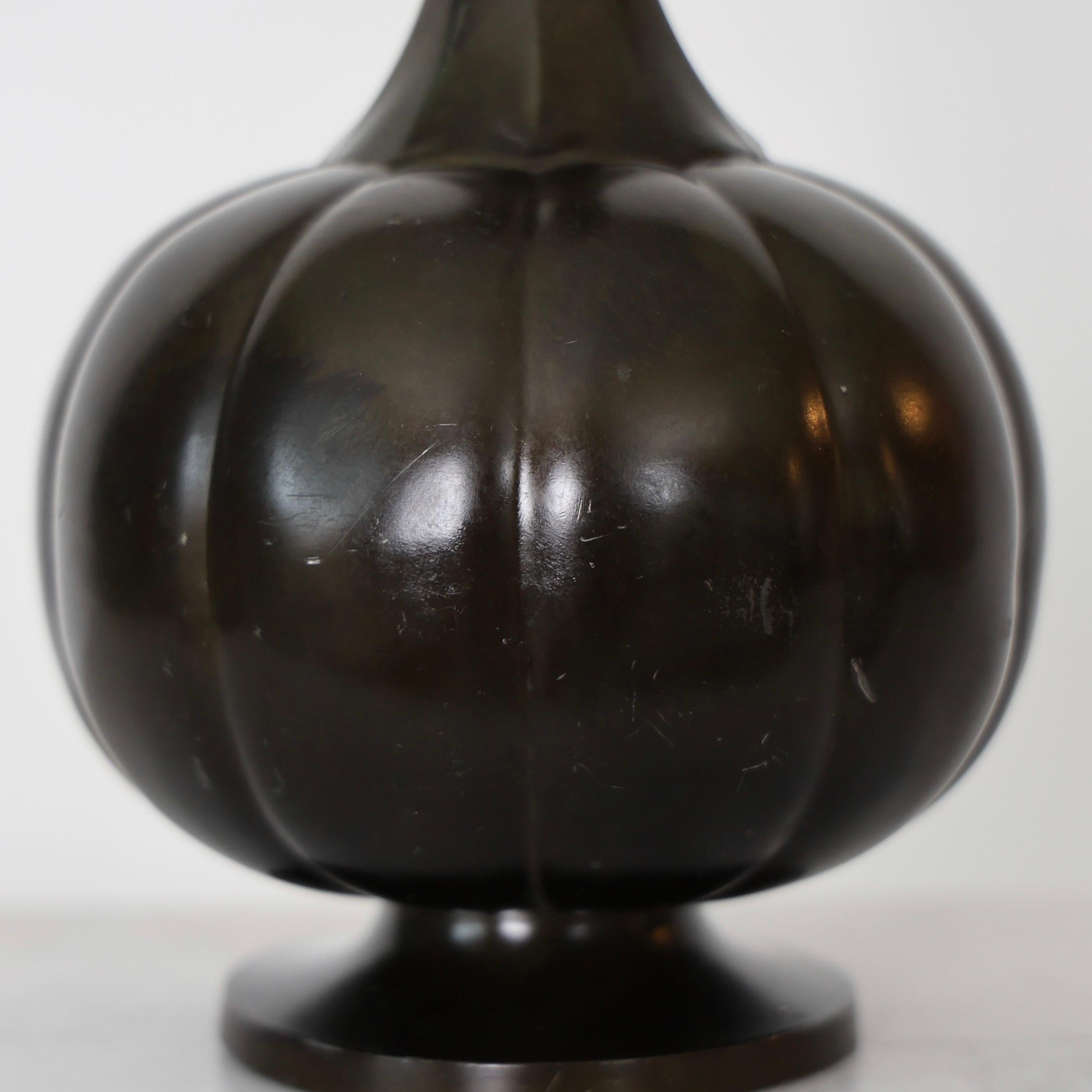 Lampada da tavolo Diskometal a forma di zucca di Just Andersen, anni '20, Danimarca in vendita 4