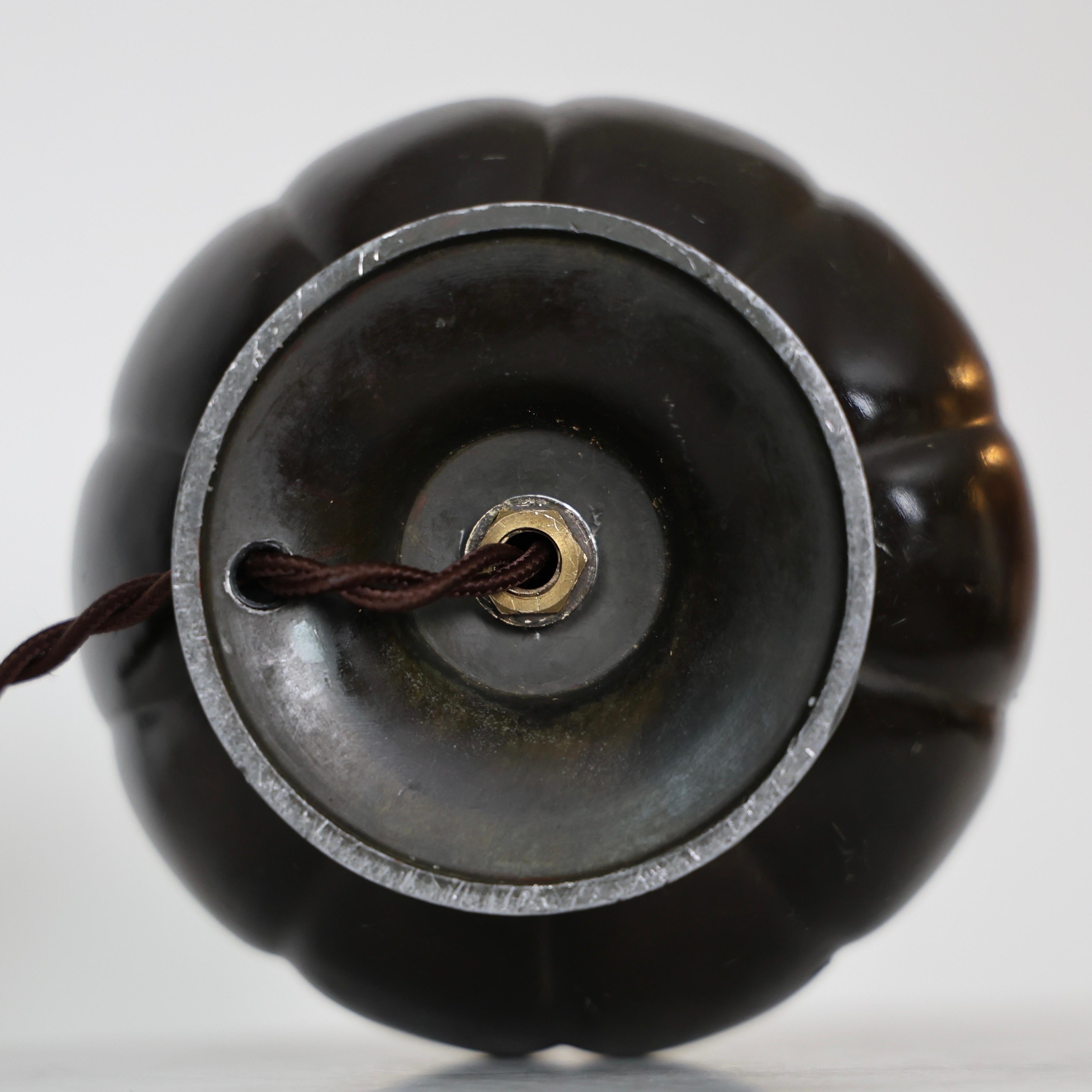Lampada da tavolo Diskometal a forma di zucca di Just Andersen, anni '20, Danimarca in vendita 8