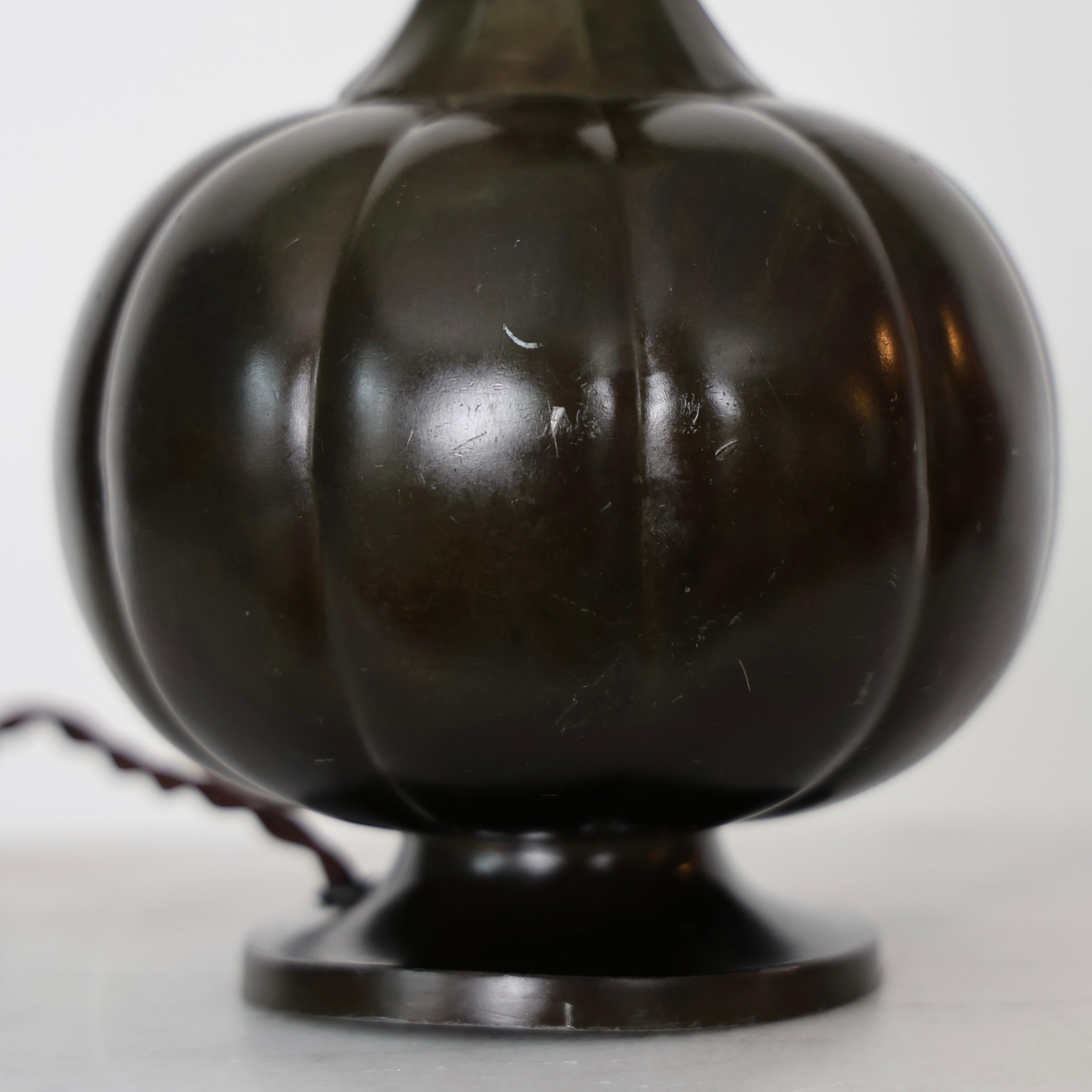 Lampada da tavolo Diskometal a forma di zucca di Just Andersen, anni '20, Danimarca in vendita 6
