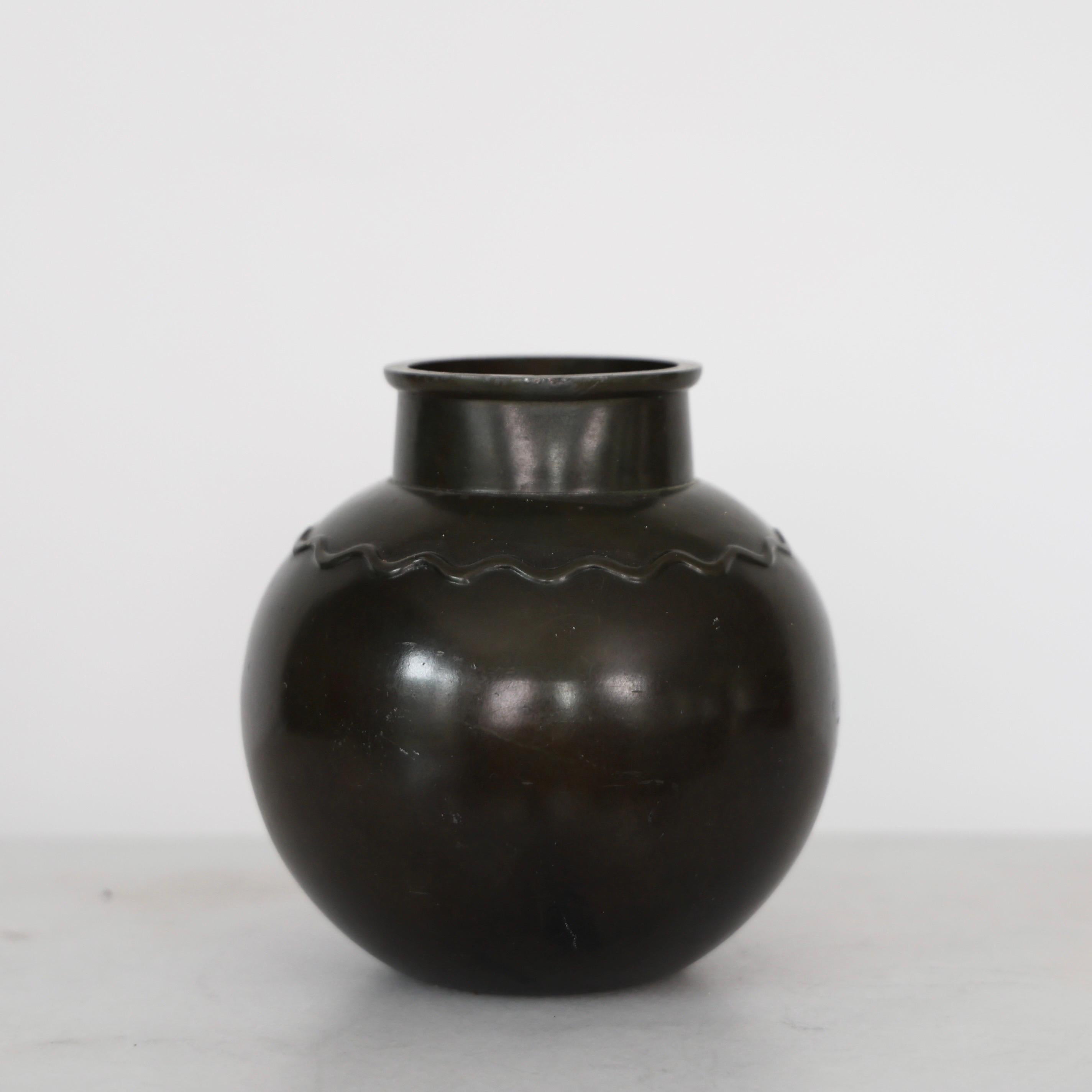 Metallo Vasi rotondi Diskometal di Just Andersen, anni '30, Danimarca in vendita