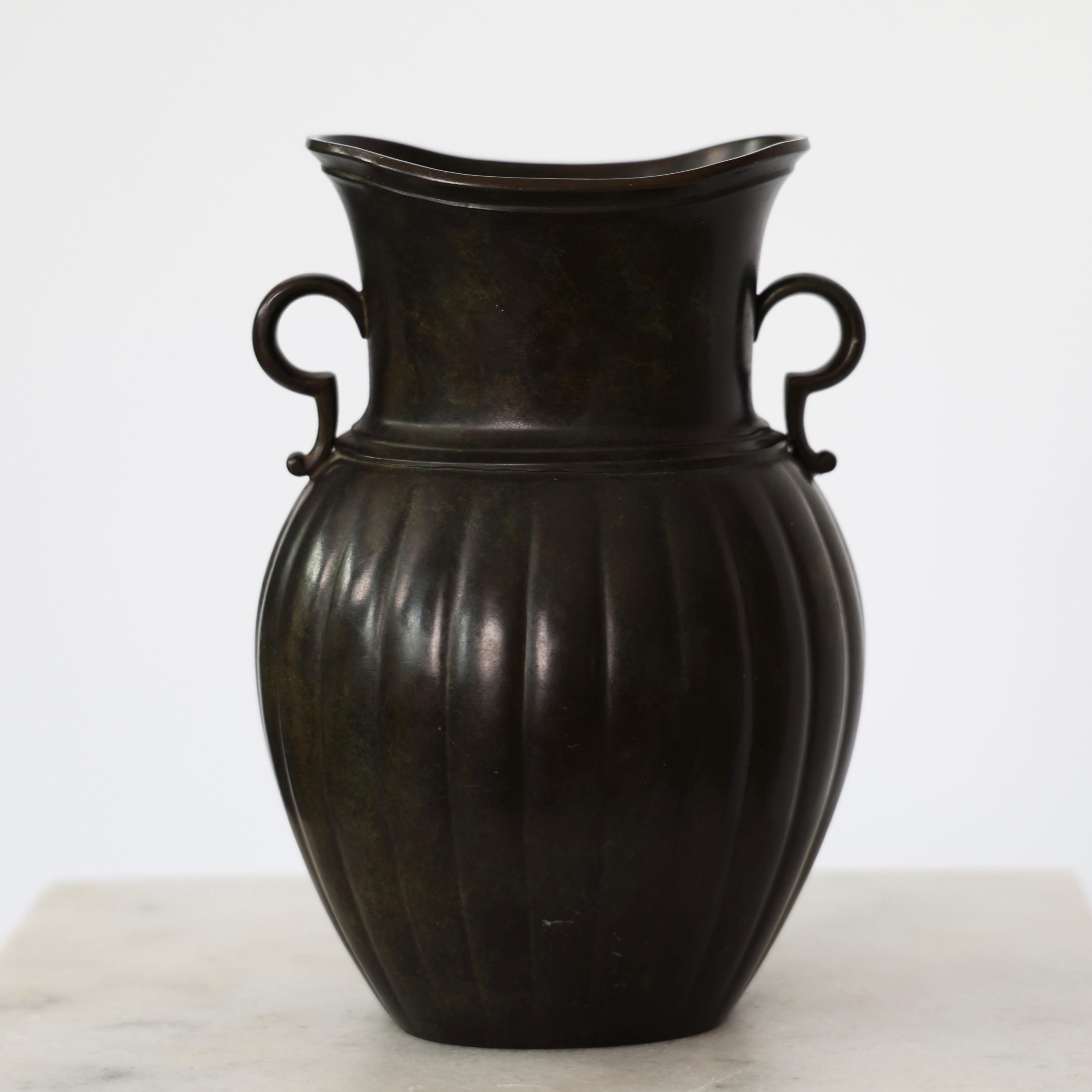 Metallo Vaso Discometal in stile Amphora di Just Andersen, anni '20, Danimarca in vendita