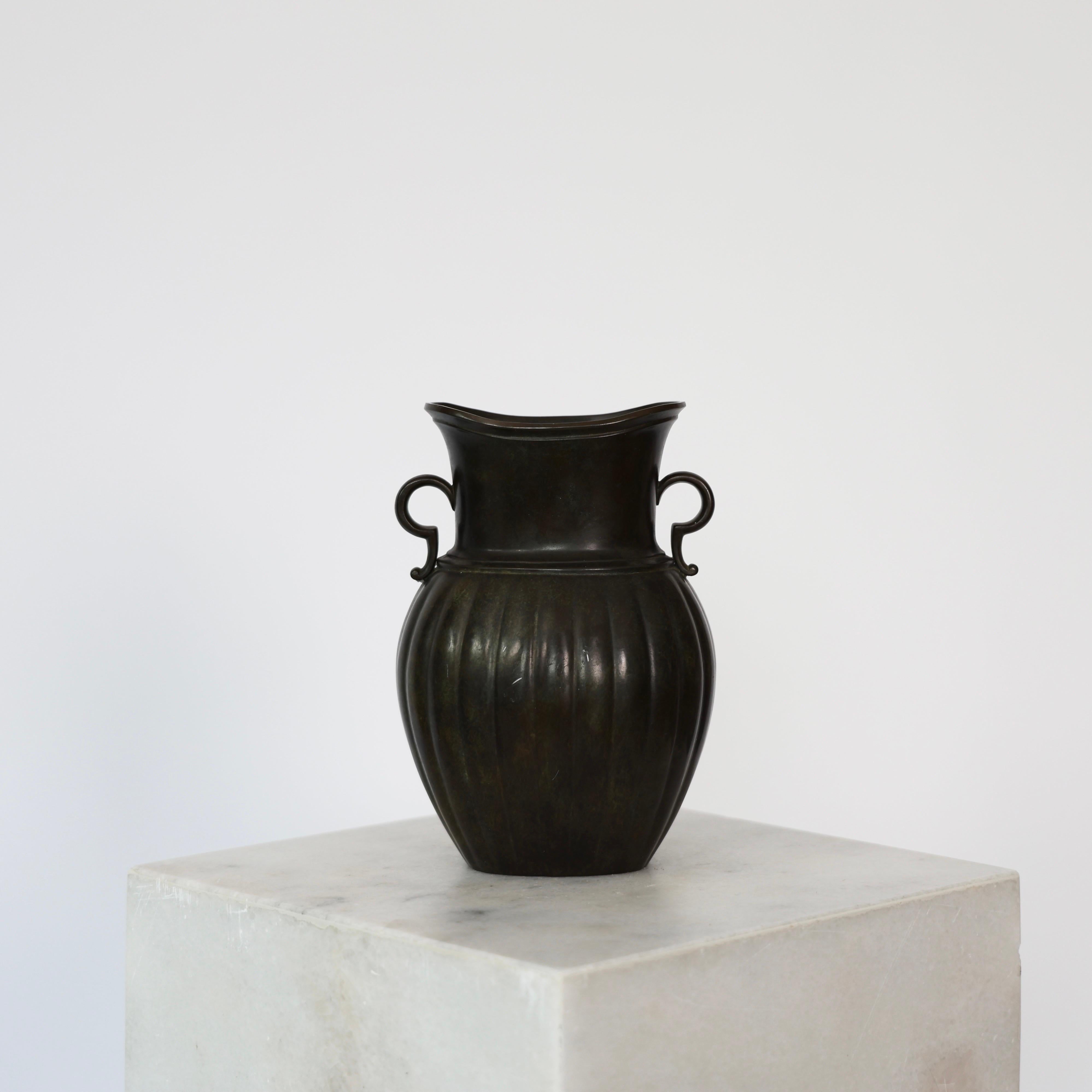 Art Déco Vaso Discometal in stile Amphora di Just Andersen, anni '20, Danimarca in vendita