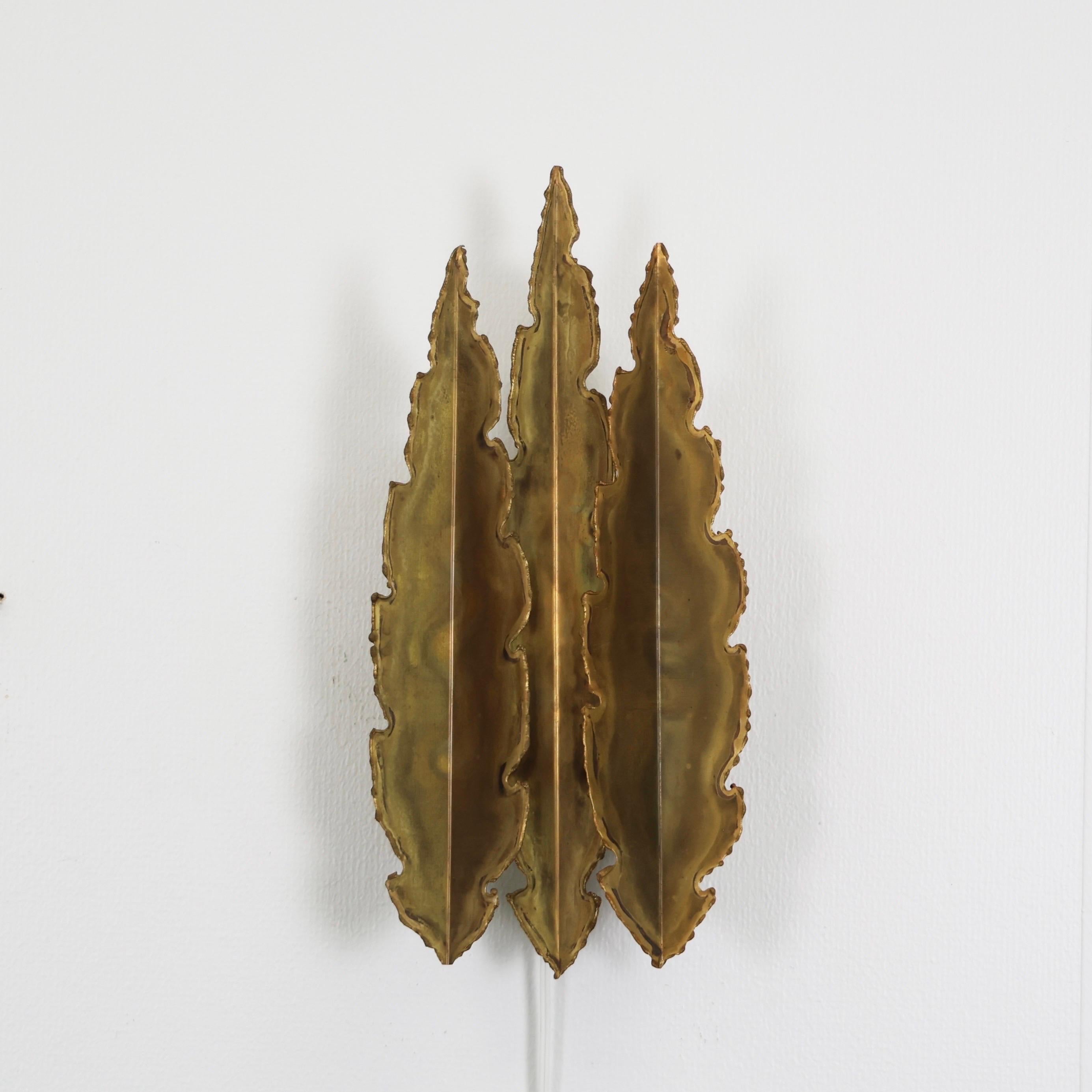Brutalisme Lampe murale en laiton en forme de feuille par Svend Aage I Holm Sorensen, 1960, Danemark en vente