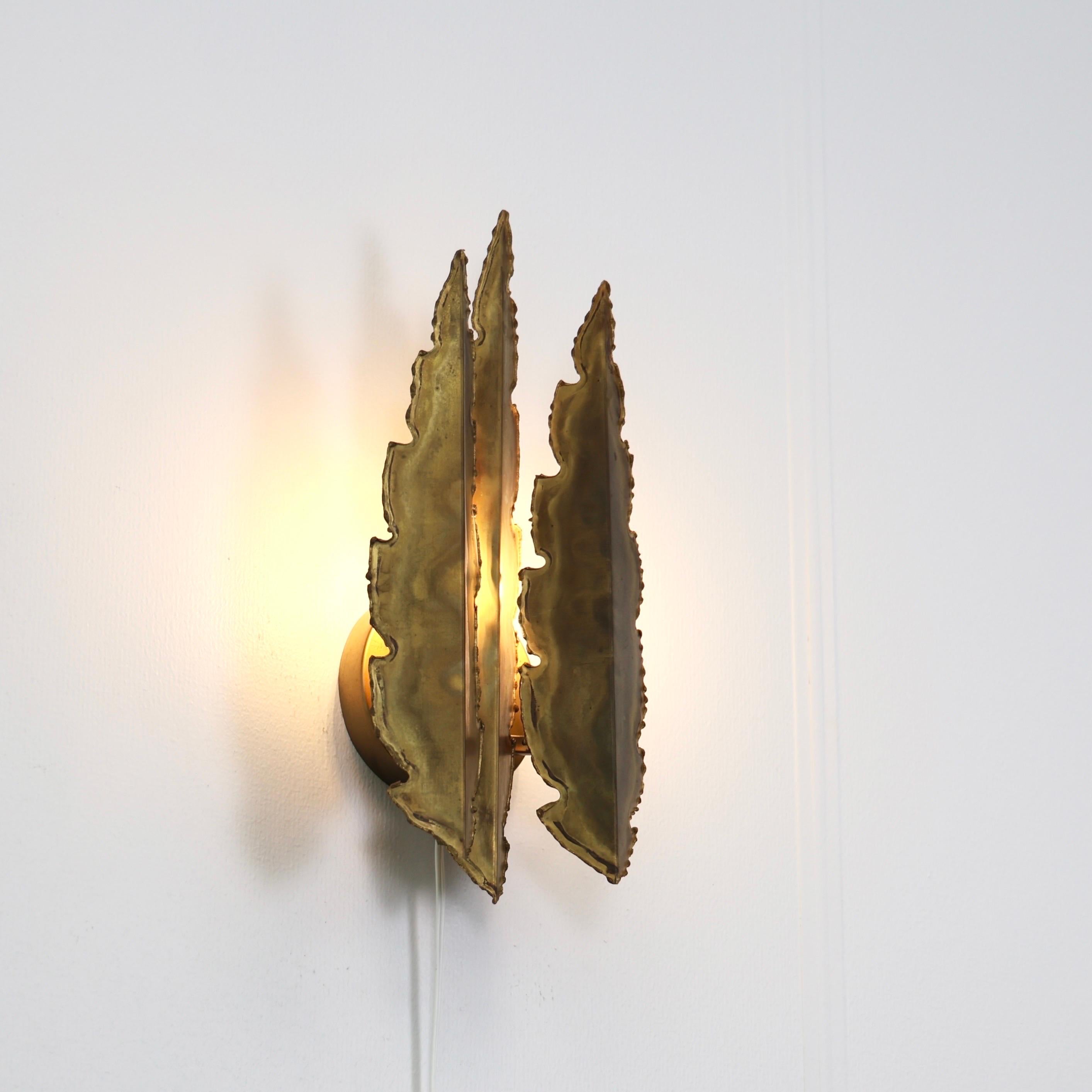 Milieu du XXe siècle Lampe murale en laiton en forme de feuille par Svend Aage I Holm Sorensen, 1960, Danemark en vente