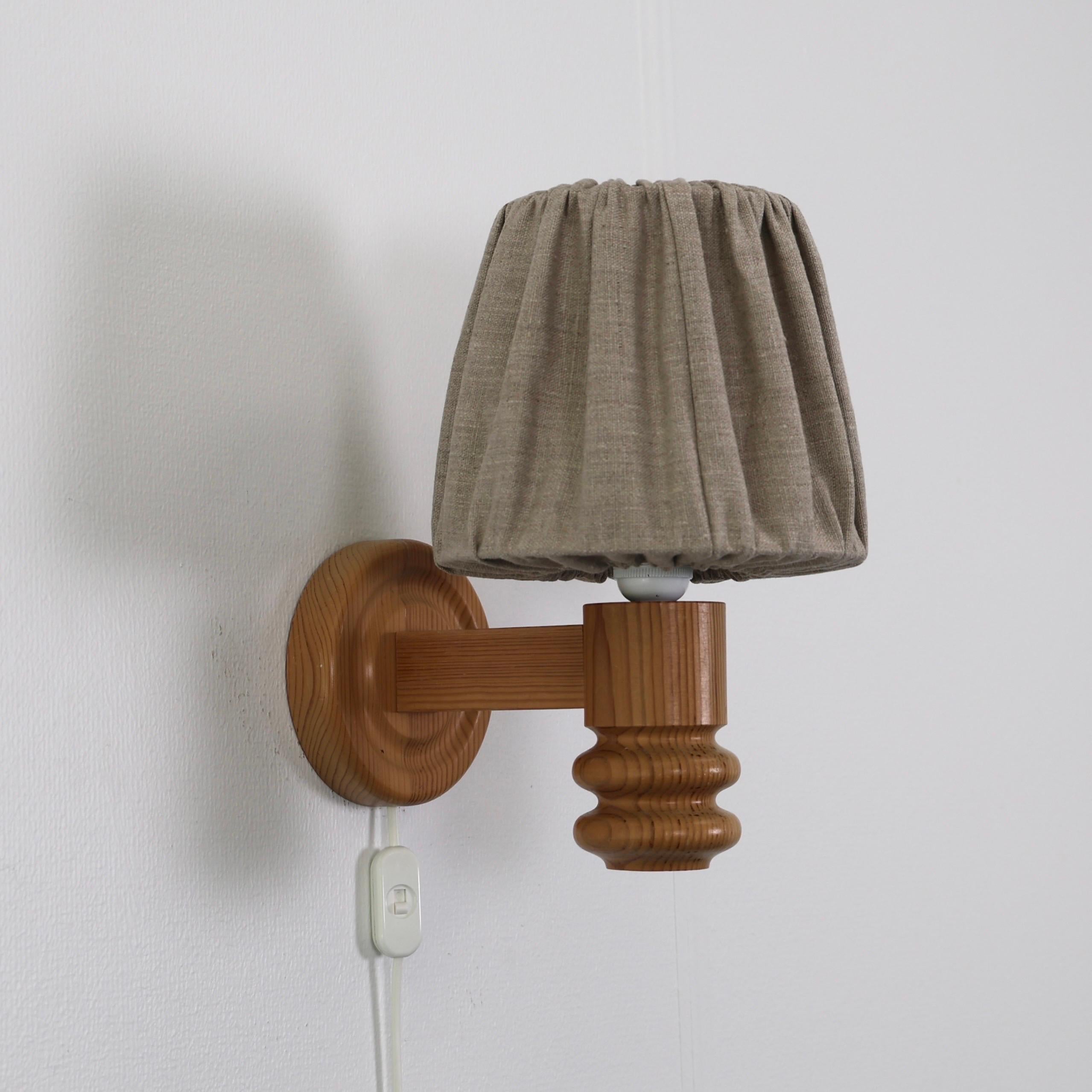 Applique en bois de pin par Solbackens Svarveri, Suède, années 1970 Bon état - En vente à Værløse, DK
