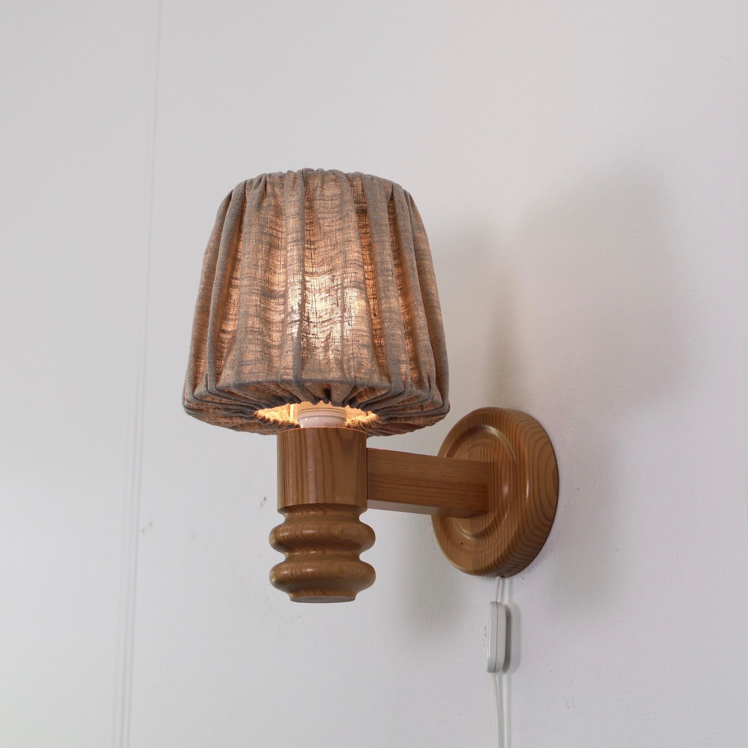 Suédois Applique en bois de pin par Solbackens Svarveri, Suède, années 1970 en vente