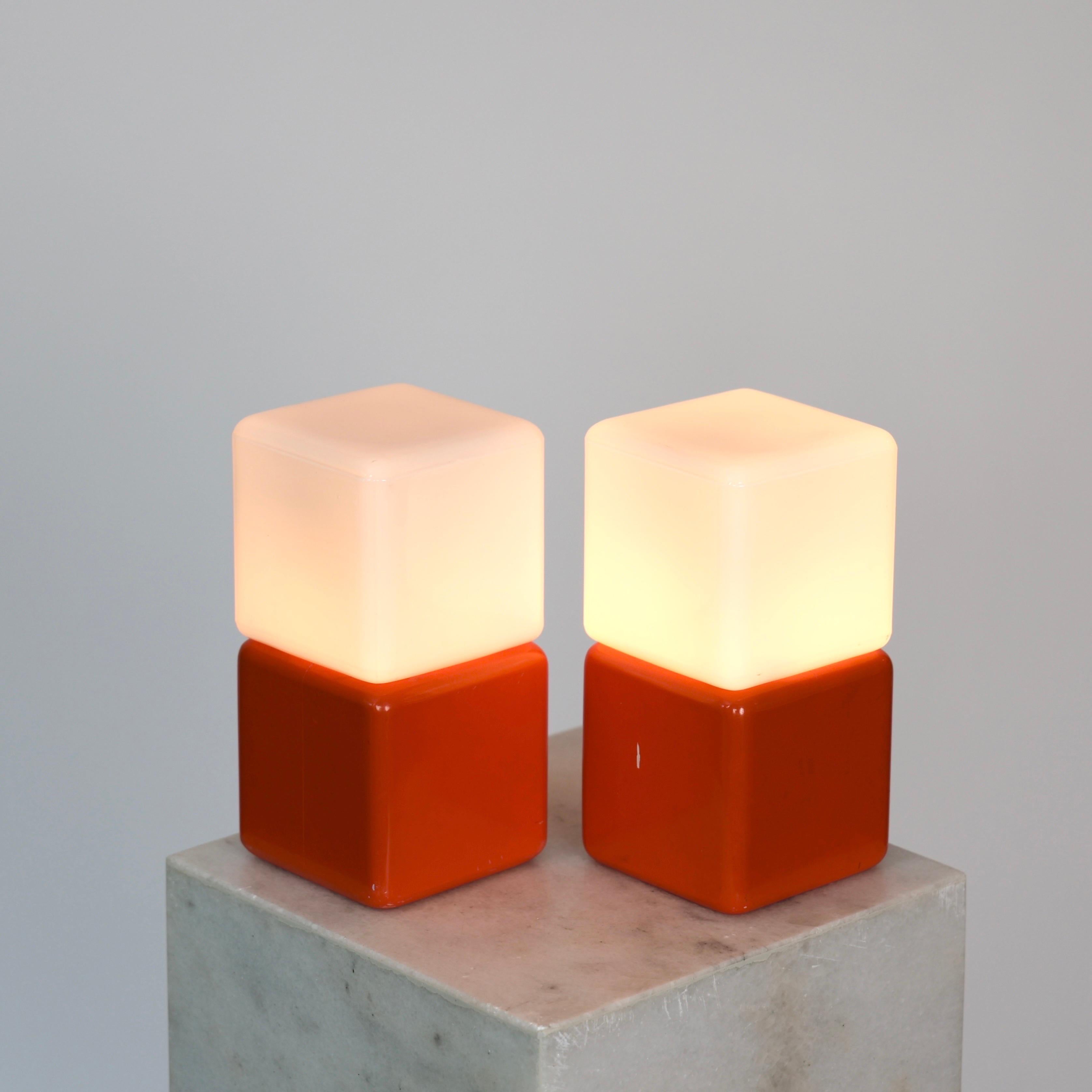 Danois Lampes de table cubiques blanches et orange par Holm Sørensen, 1960, Danemark en vente