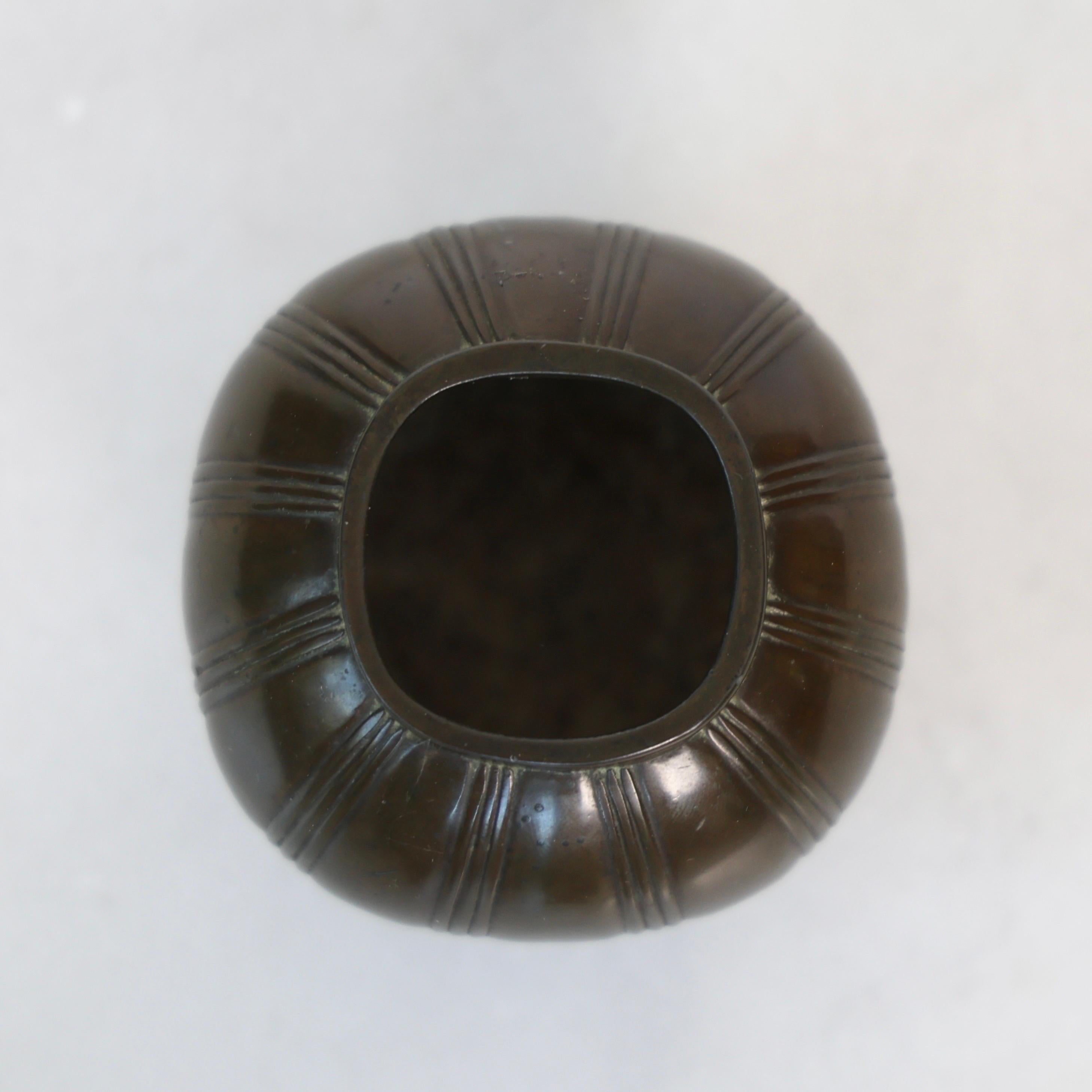 Vase rond Diskometal de Just Andersen, années 1930, Danemark en vente 3