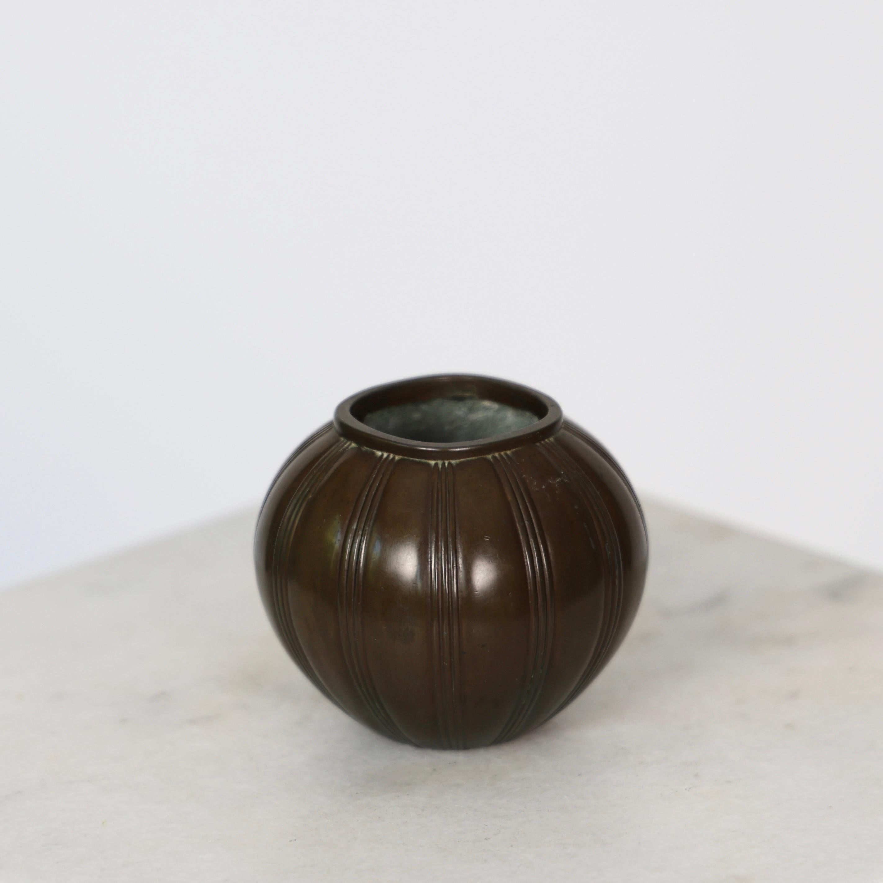 Danois Vase rond Diskometal de Just Andersen, années 1930, Danemark en vente