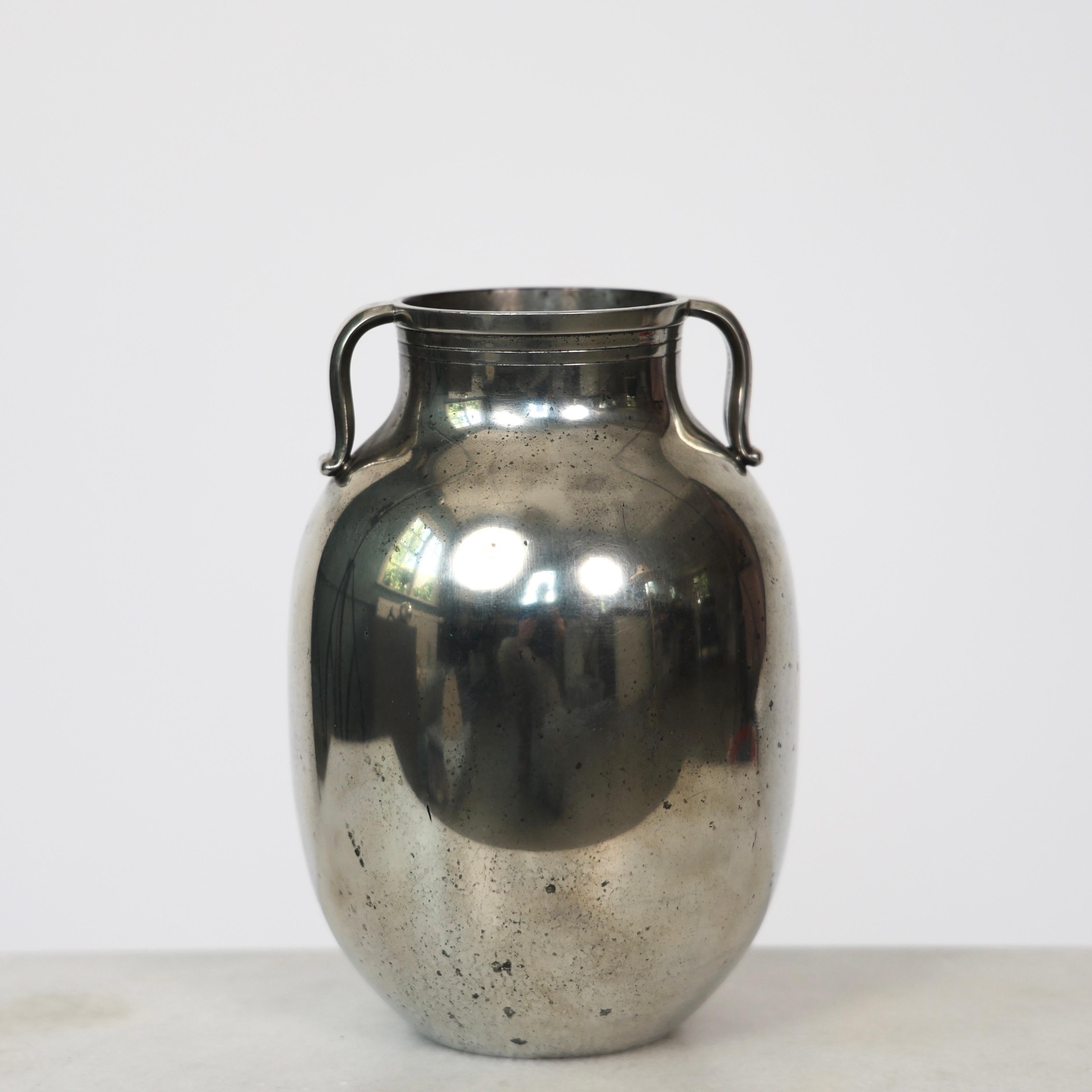 Peltro Vaso in peltro stile Amphora di Just Andersen, anni '20, Danimarca in vendita