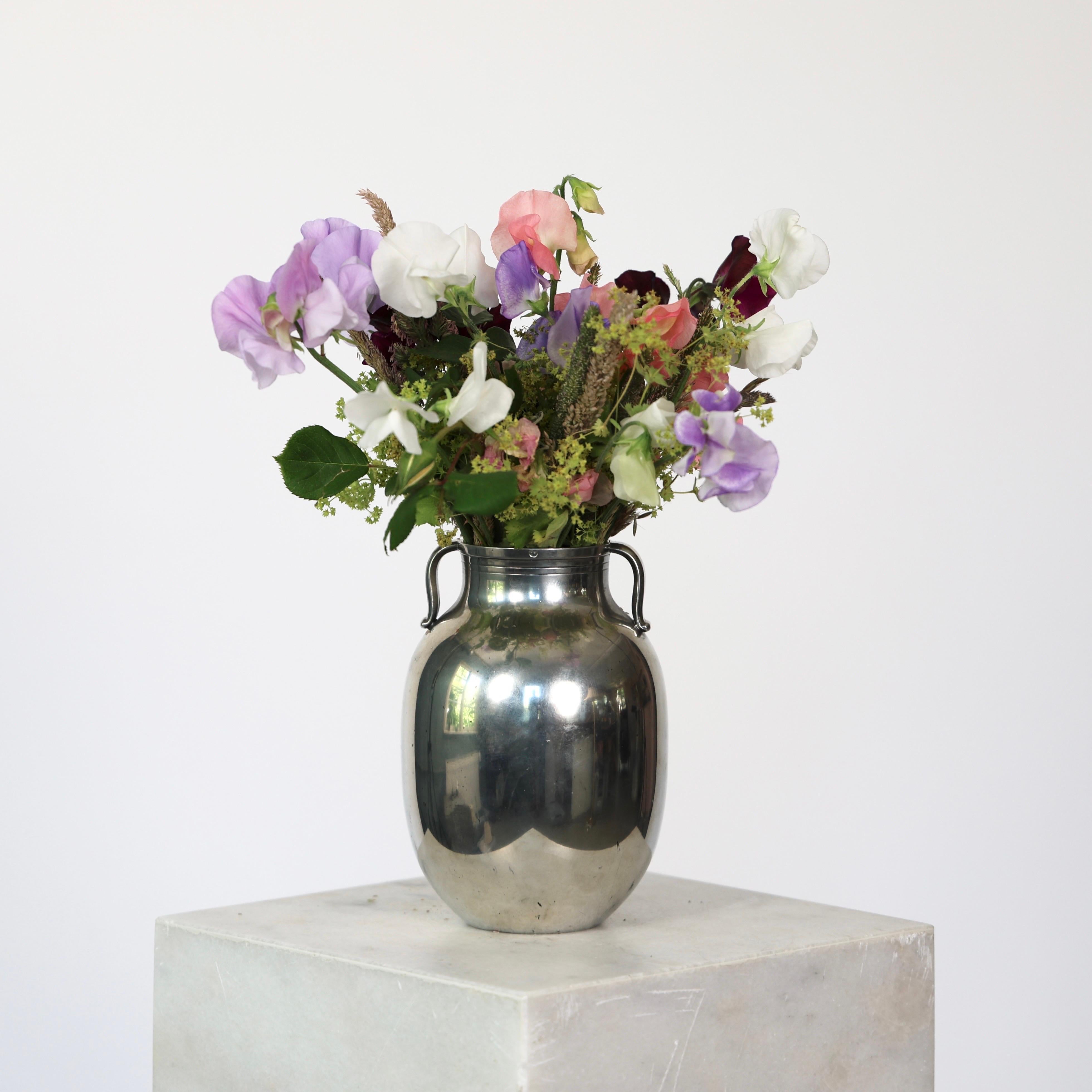 Vaso in peltro stile Amphora di Just Andersen, anni '20, Danimarca in vendita 2