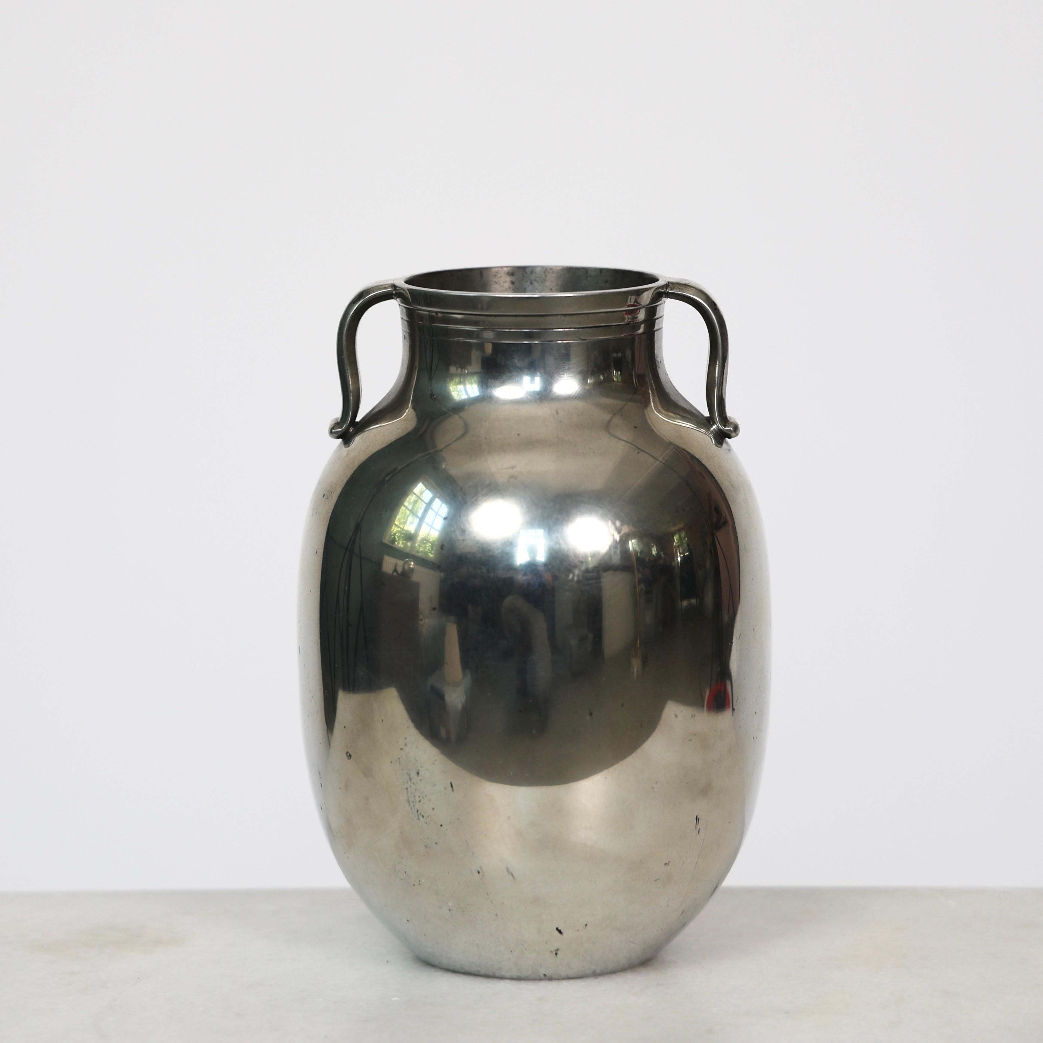 Vaso in peltro stile Amphora di Just Andersen, anni '20, Danimarca in vendita 1