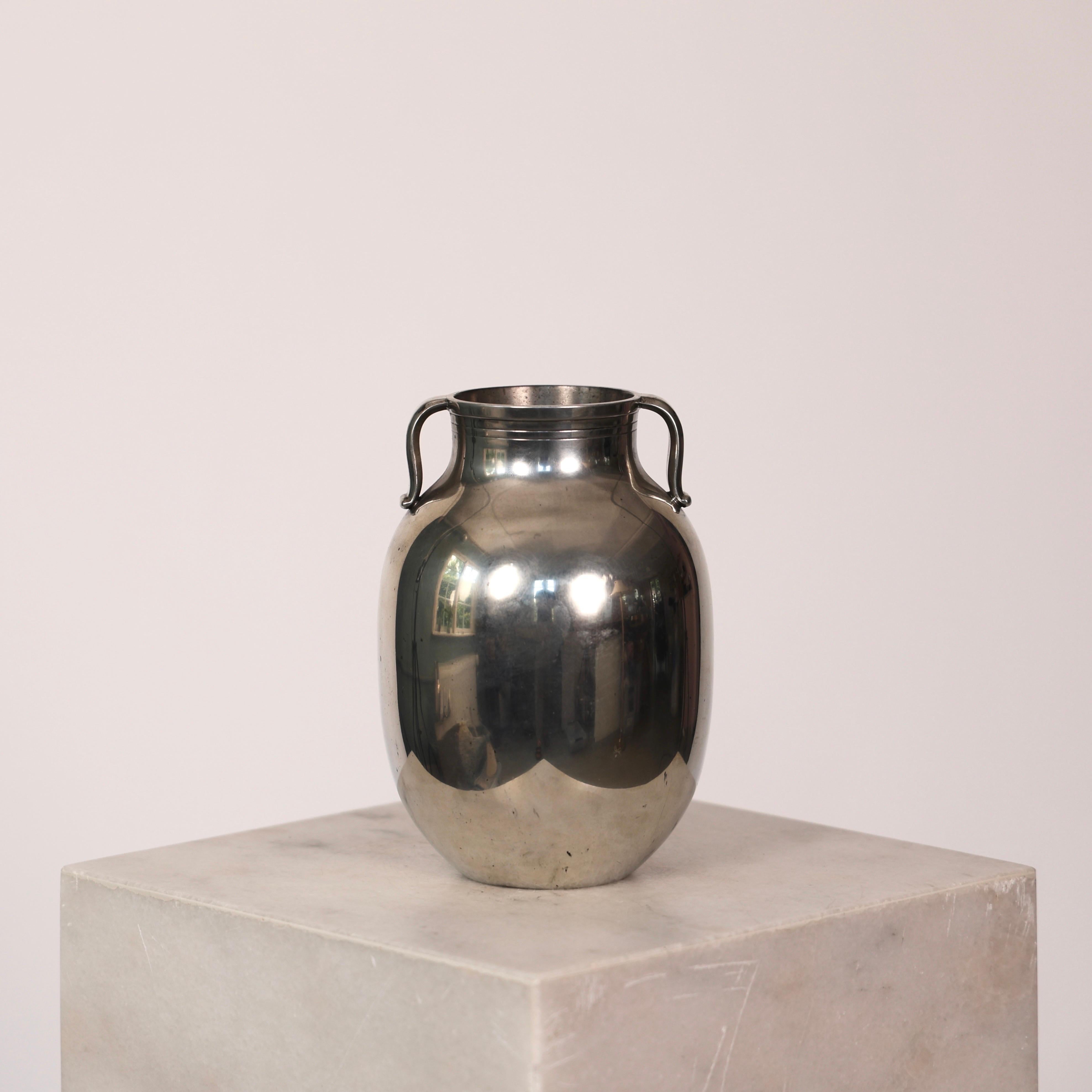 Vaso in peltro stile Amphora di Just Andersen, anni '20, Danimarca In condizioni buone in vendita a Værløse, DK