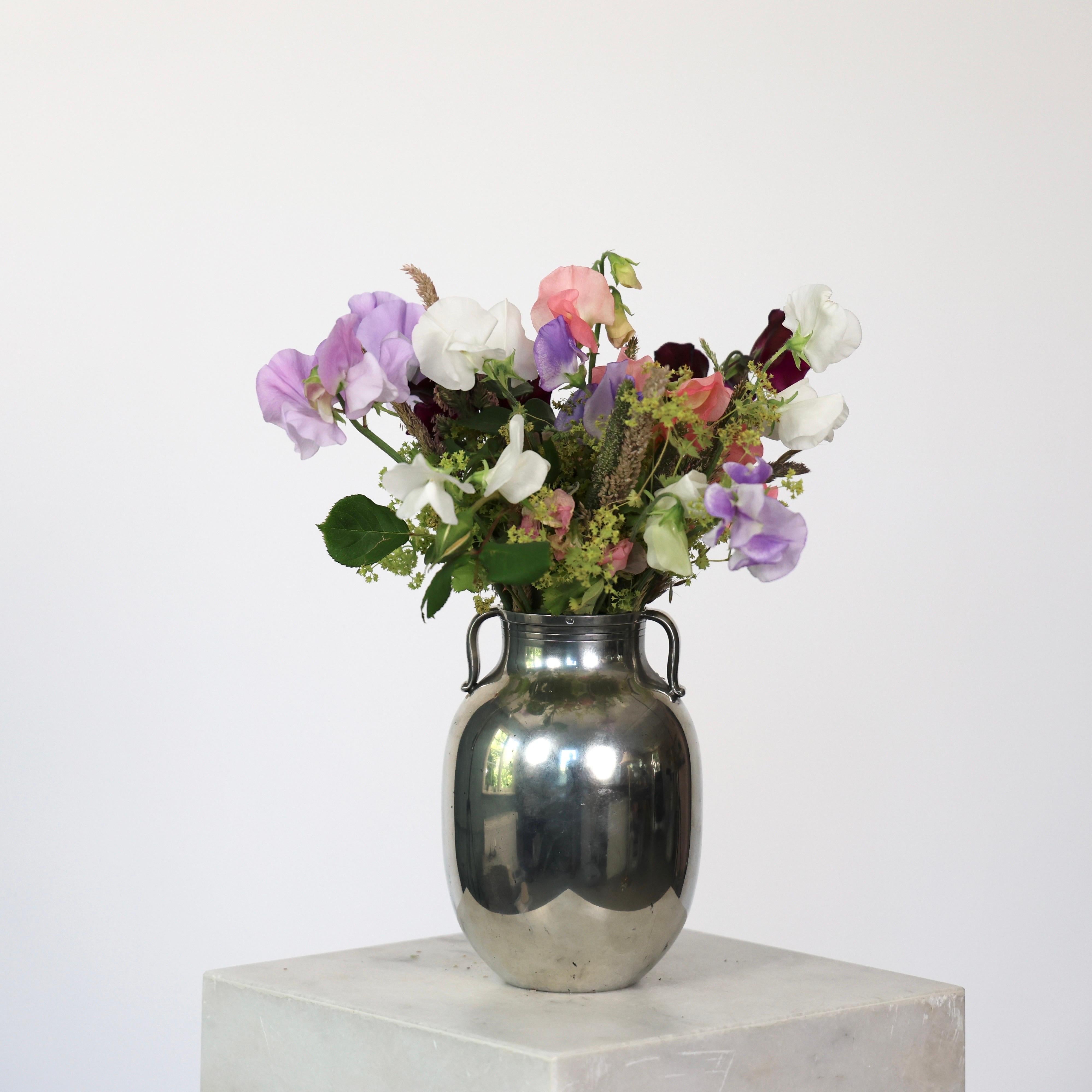 Danese Vaso in peltro stile Amphora di Just Andersen, anni '20, Danimarca in vendita
