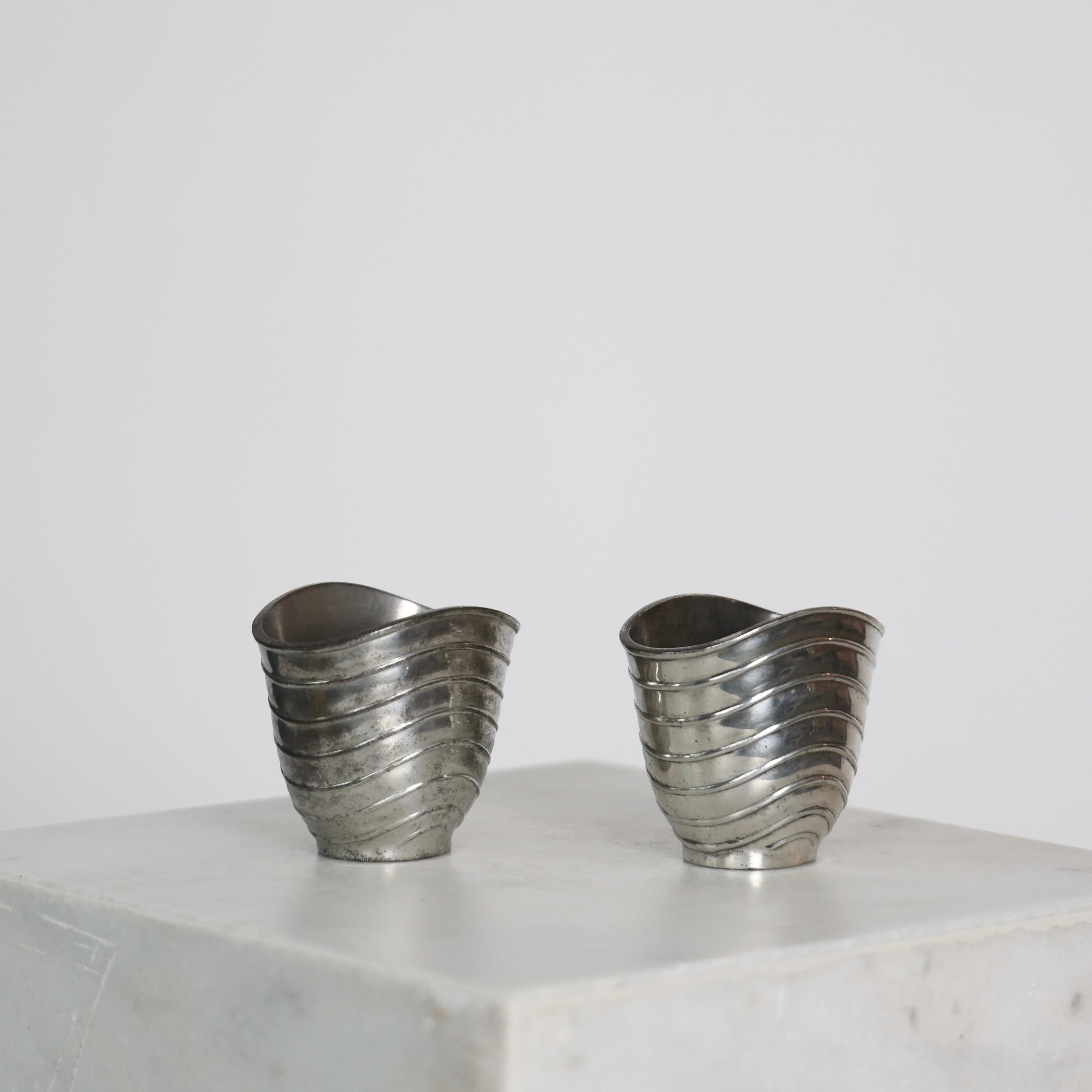 Scandinavo moderno Vasi in peltro di Ellen Schlanbush per Just Andersen, anni '50, Danimarca in vendita