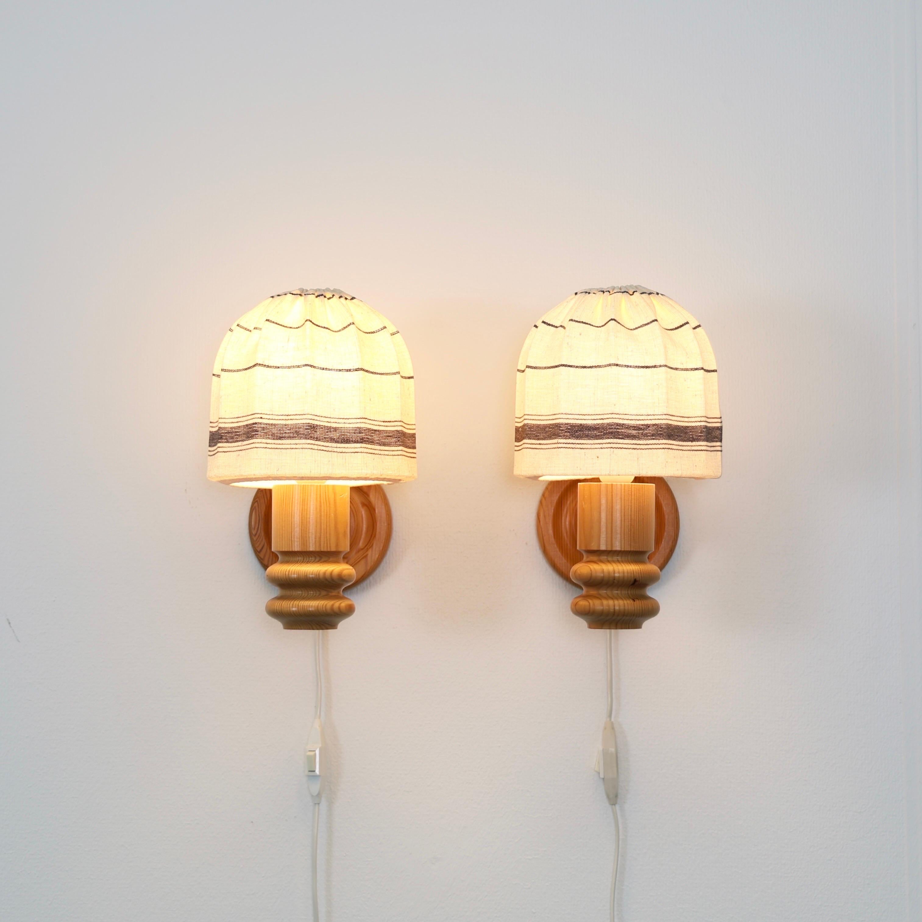 Tissu Ensemble d'appliques suédoises en bois de pin par Solbackens Svarveri, Suède, 1970 en vente