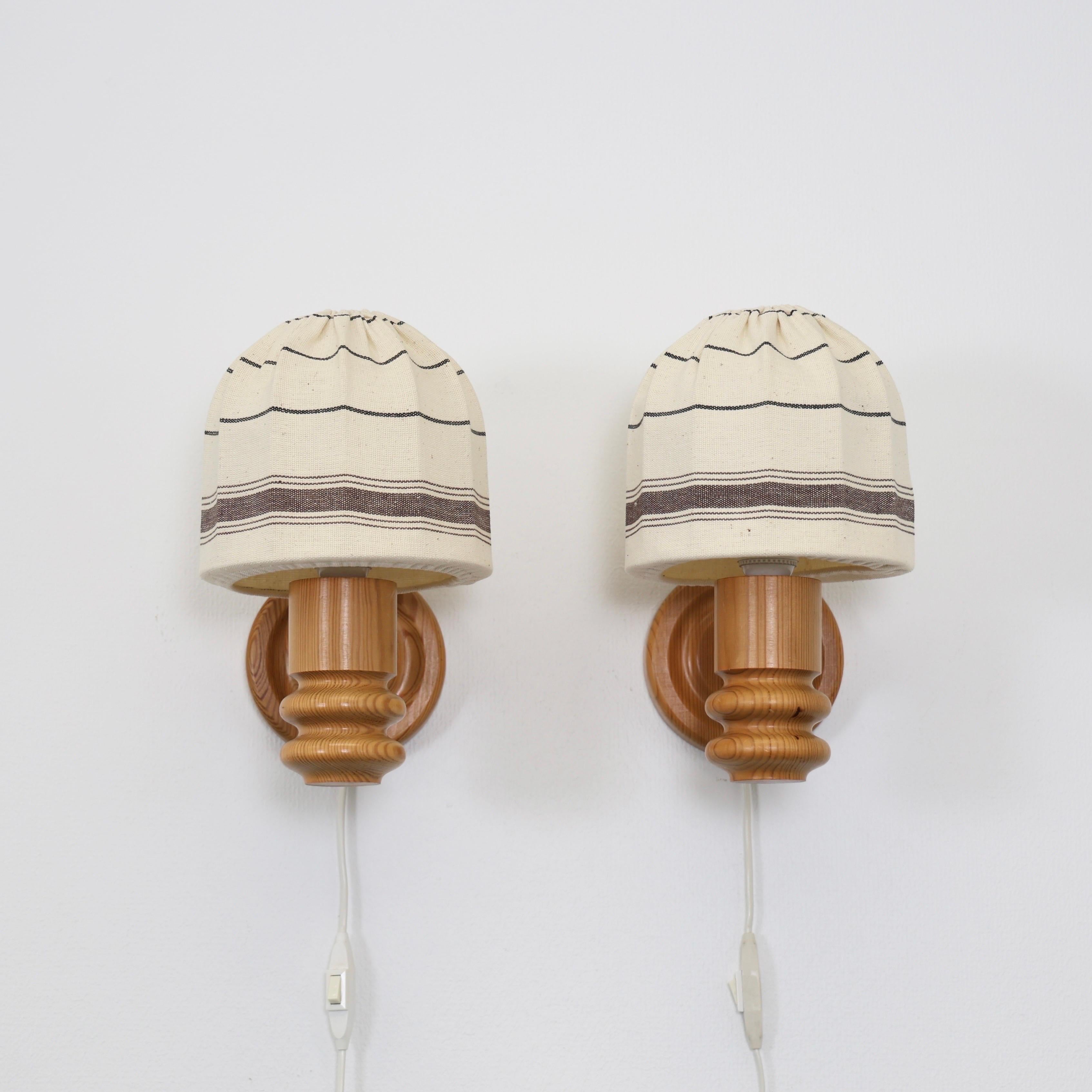 Fin du 20e siècle Ensemble d'appliques suédoises en bois de pin par Solbackens Svarveri, Suède, 1970 en vente