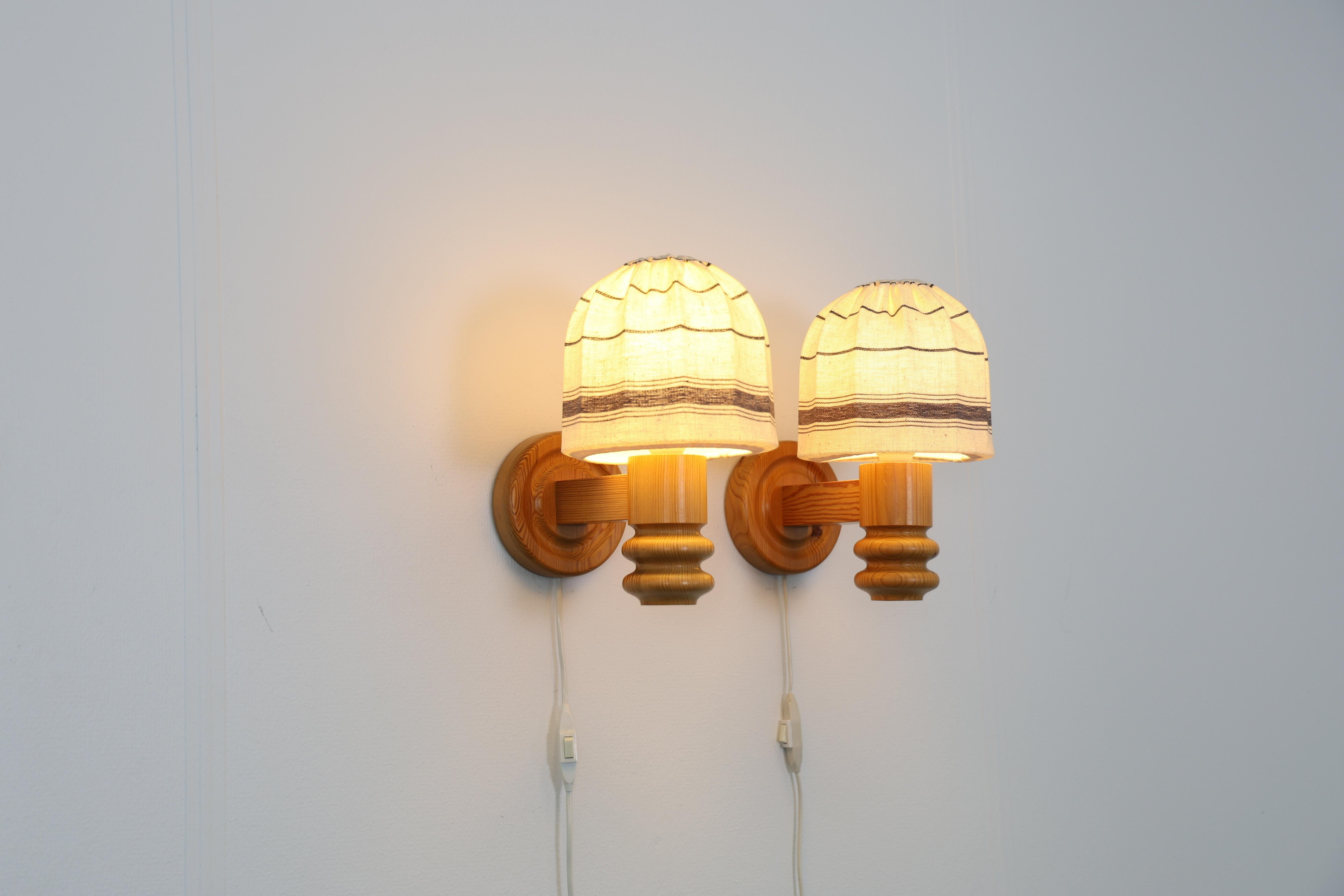 Ensemble d'appliques suédoises en bois de pin par Solbackens Svarveri, Suède, 1970 Bon état - En vente à Værløse, DK