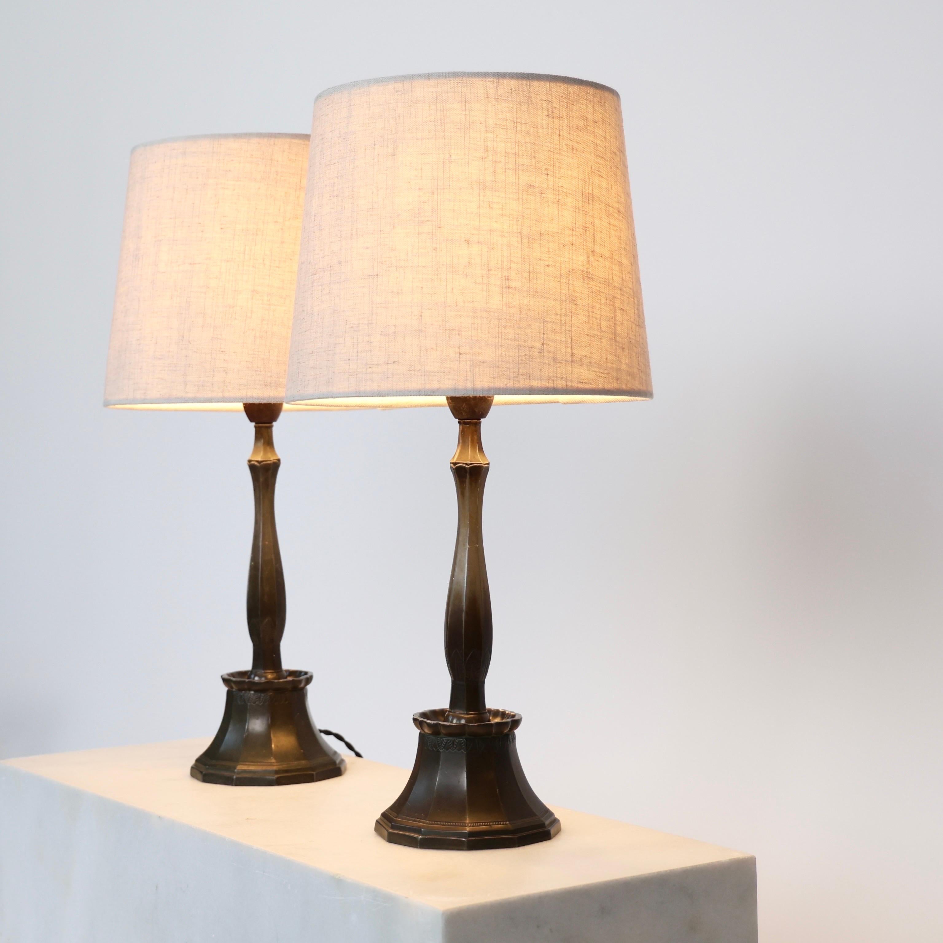 Danois Lampes de table Diskometal de Just Andersen, années 1920, Danemark en vente