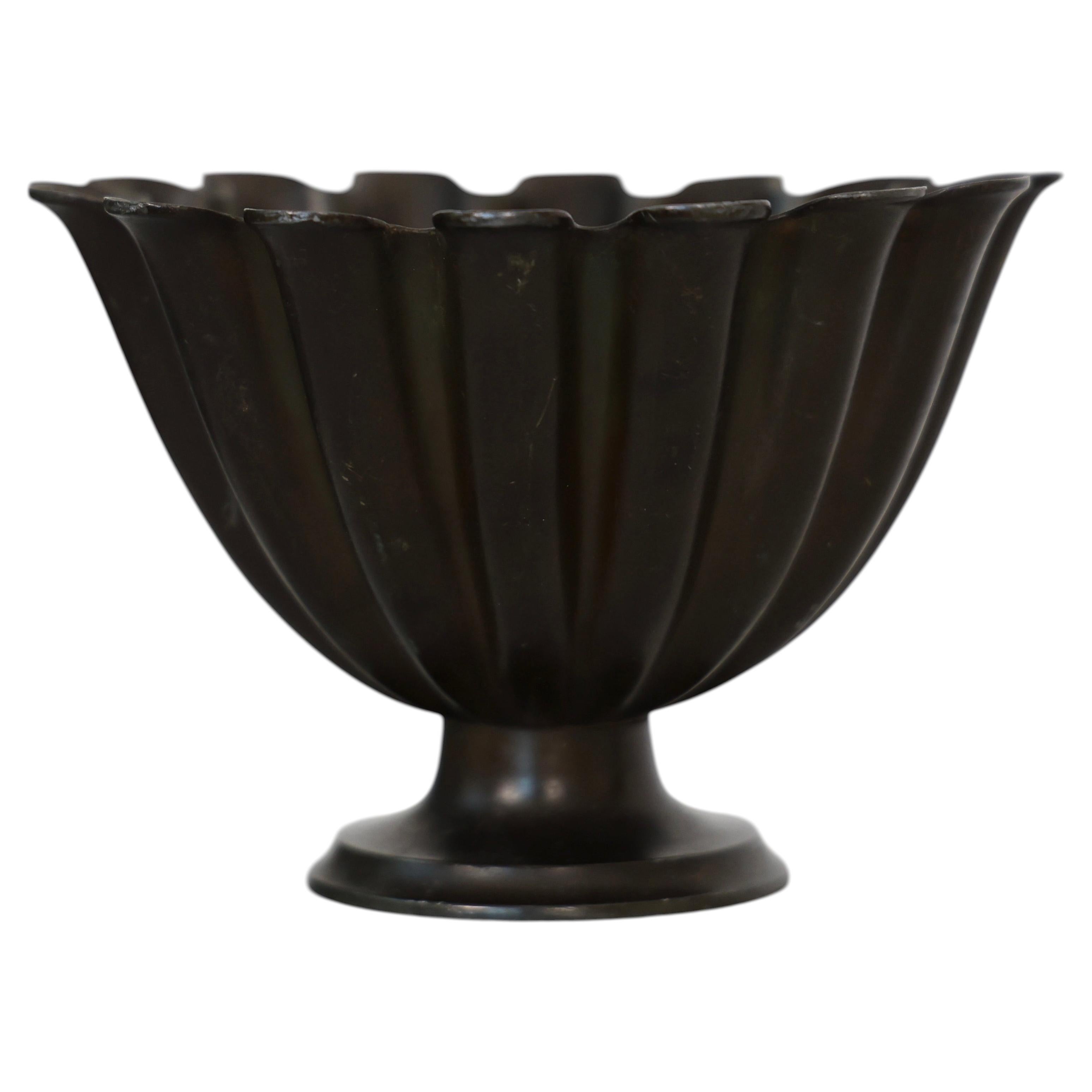 Bol à piédestal festonné par Just Andersen années 1920, Danemark