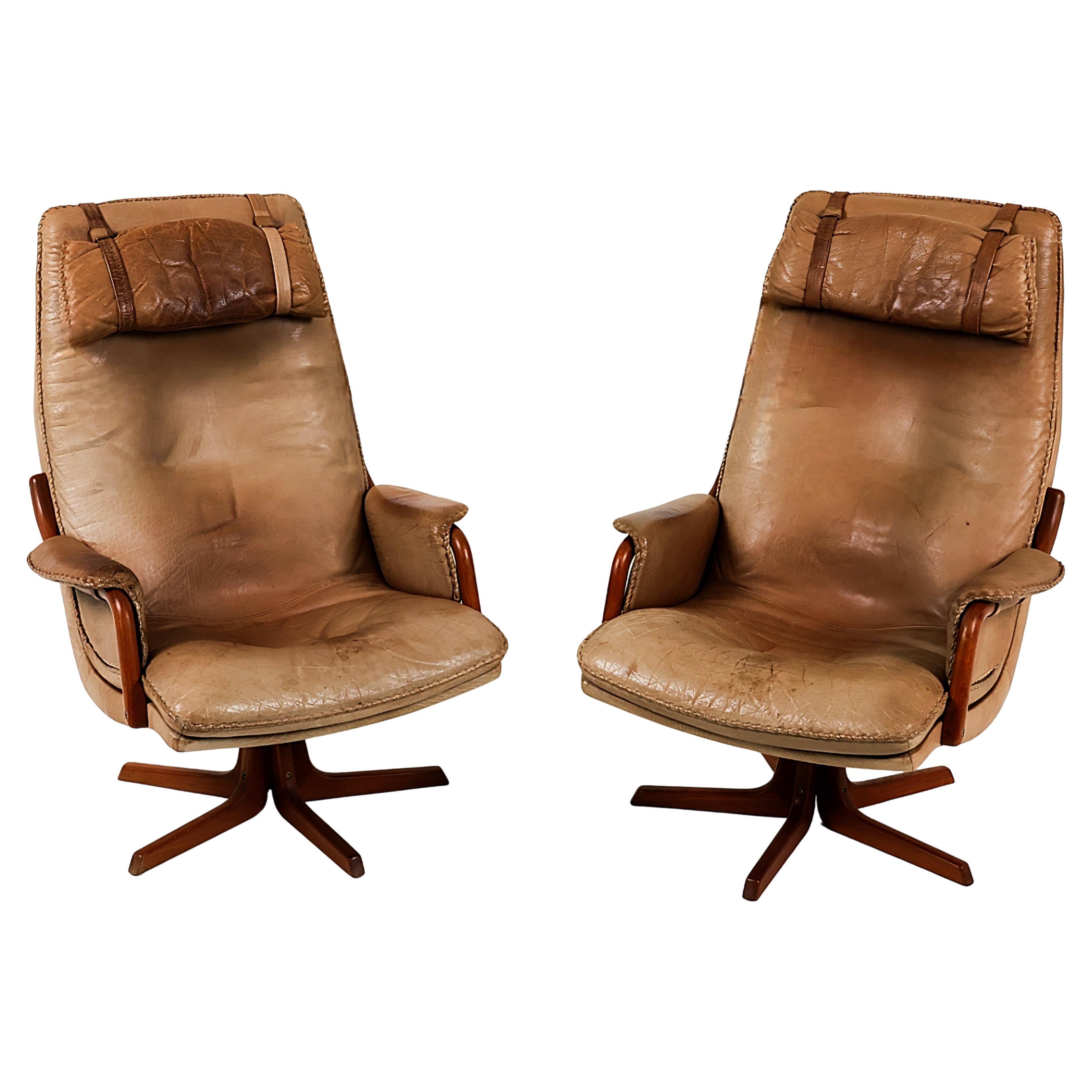 Paire de fauteuils pivotants danois en cuir Circa 1970