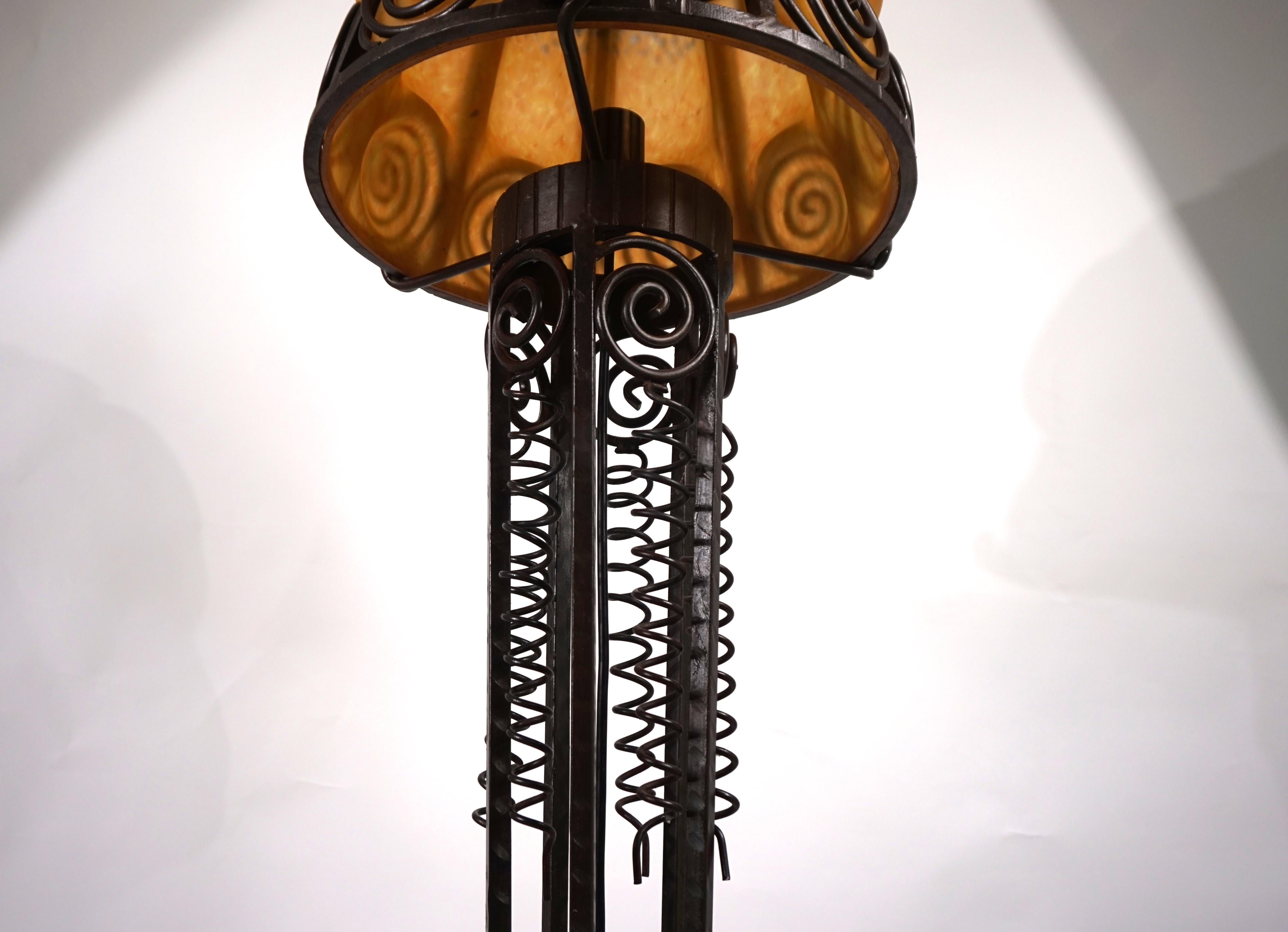 Vetro Lampada da terra in ferro battuto Art Nouveau Charles Schneider, 1920 in vendita